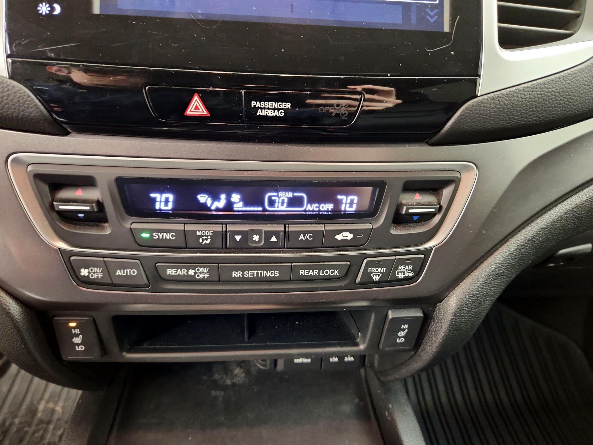 Thumbnail: 2016 Honda Pilot - 16