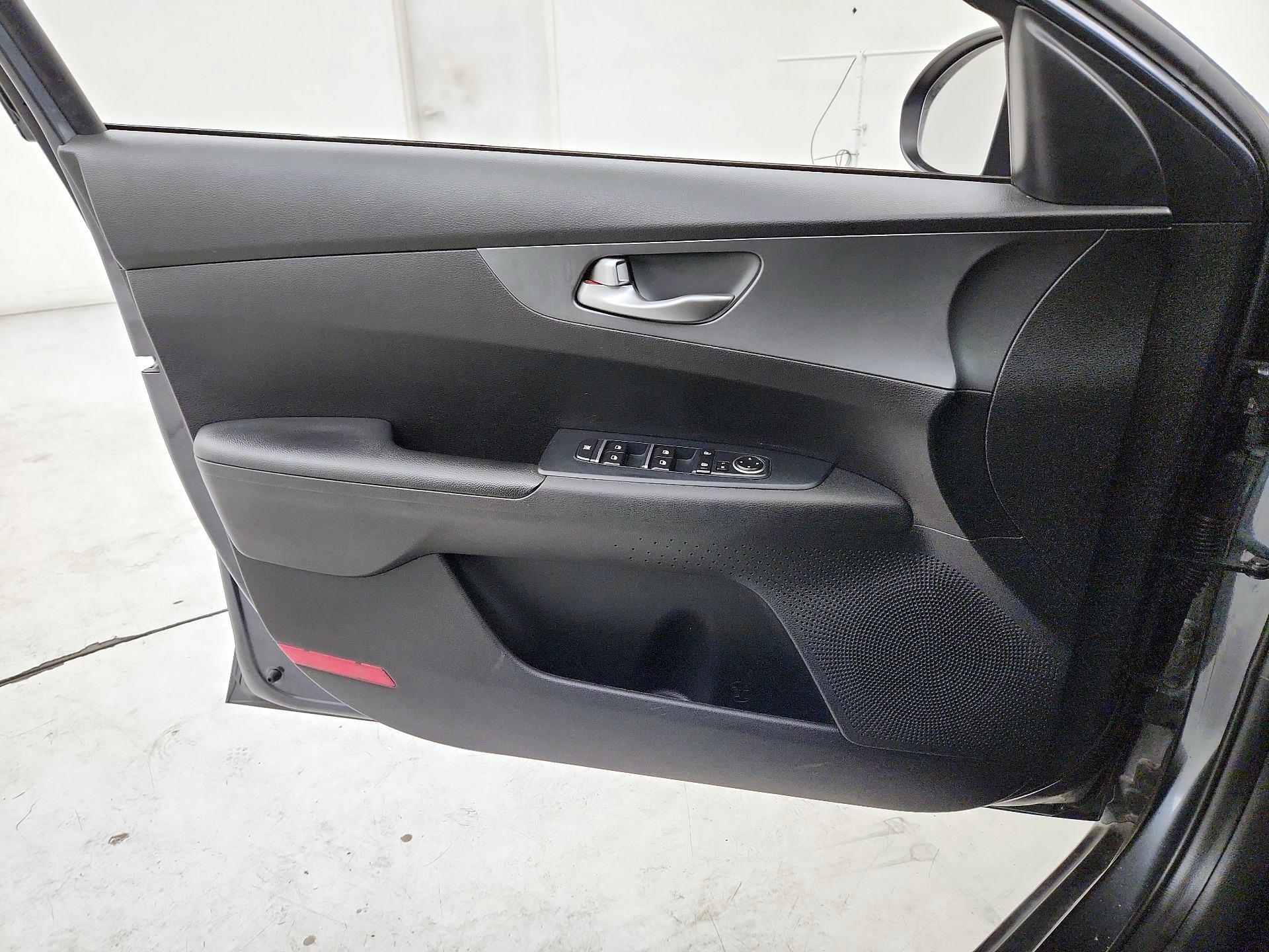 Thumbnail: 2020 Kia Forte - 12