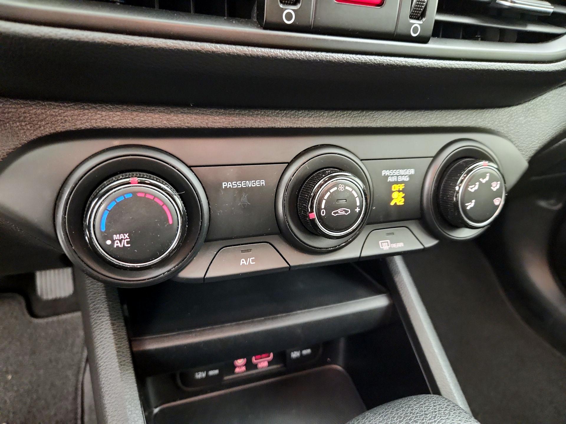 Thumbnail: 2020 Kia Forte - 16