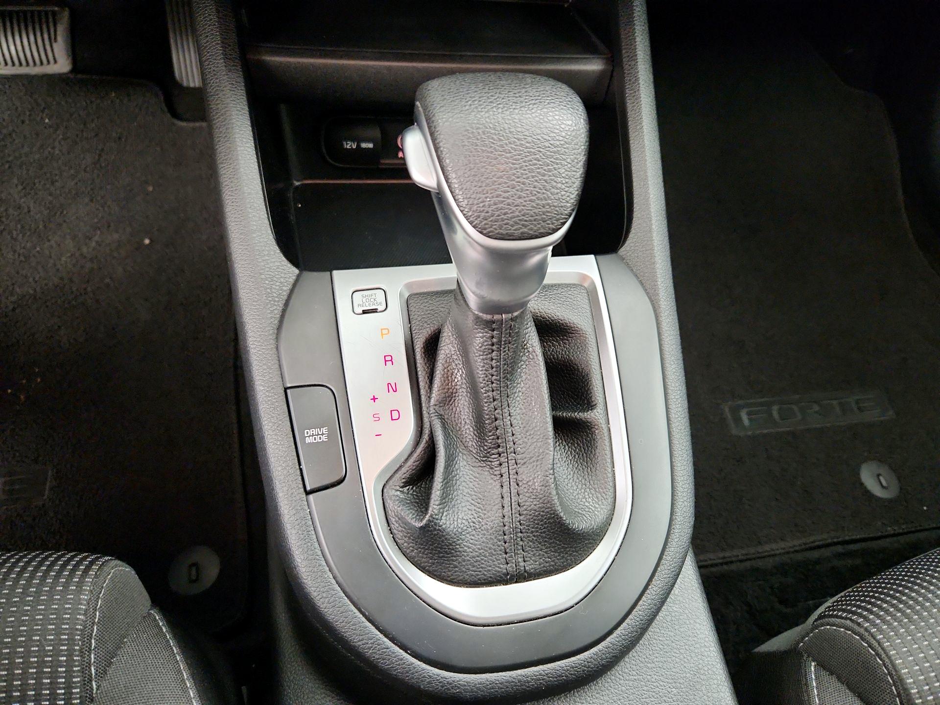 Thumbnail: 2020 Kia Forte - 17