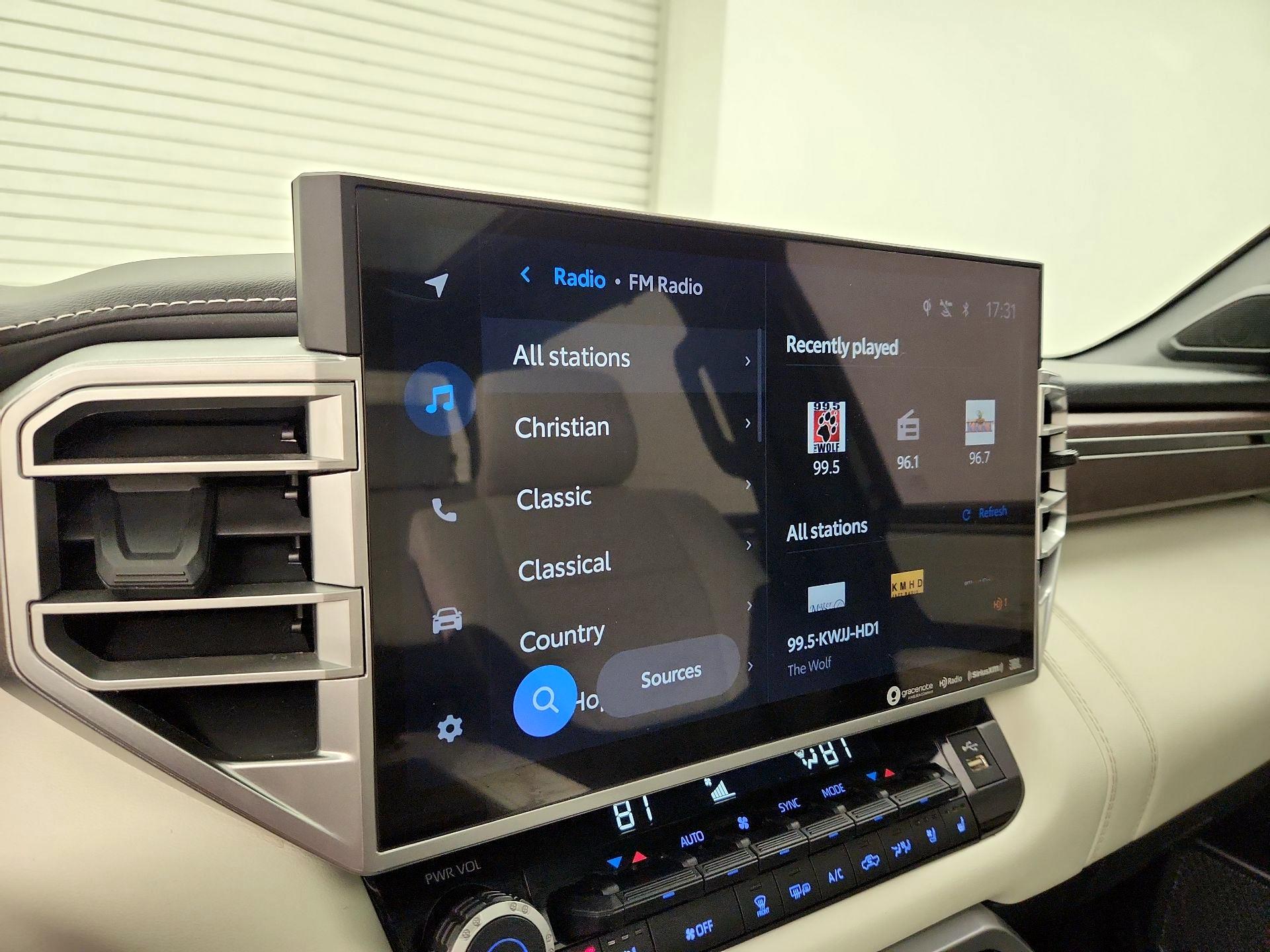 Thumbnail: 2023 Toyota Tundra - 15