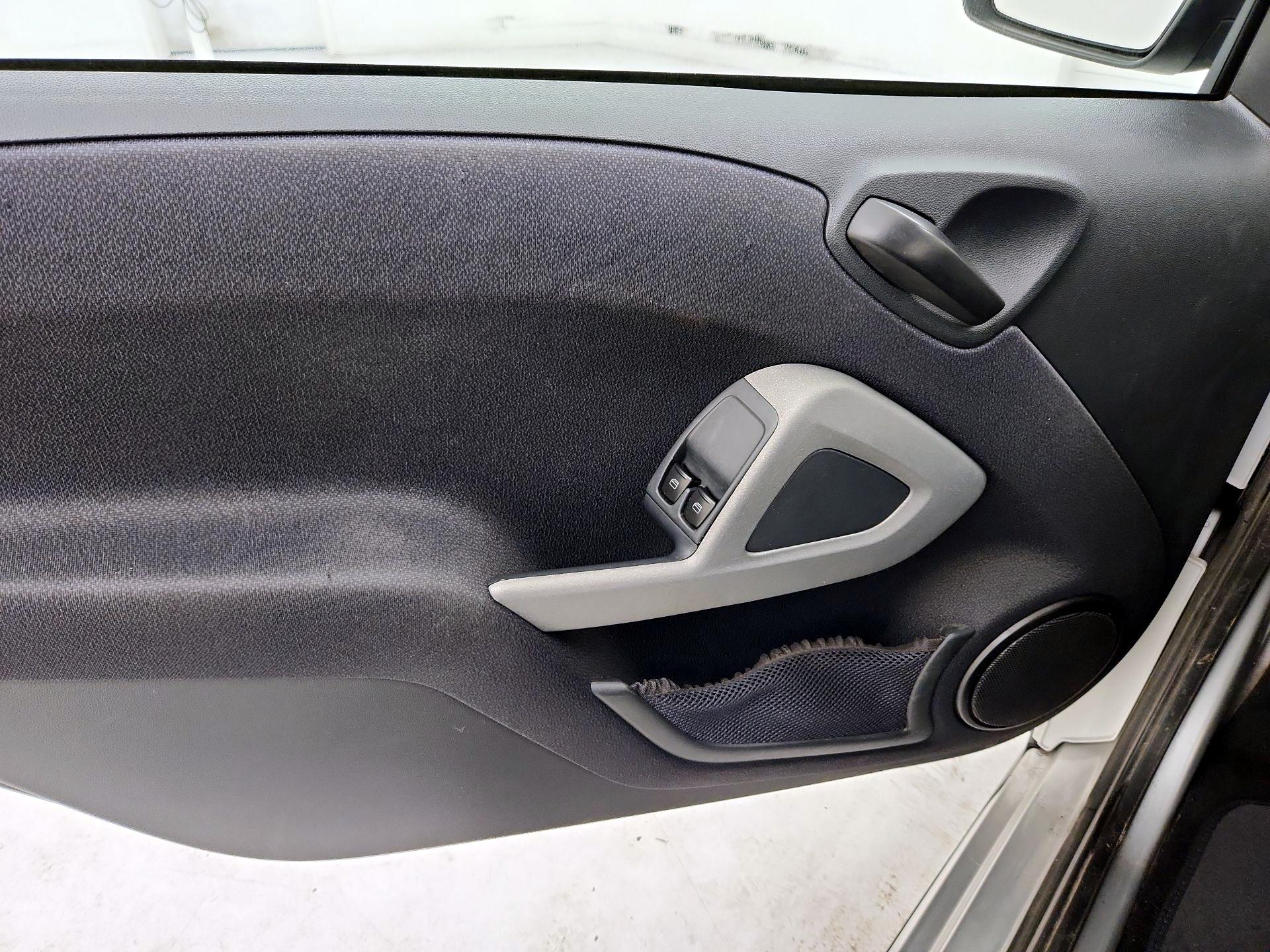 Thumbnail: 2015 smart fortwo - 12