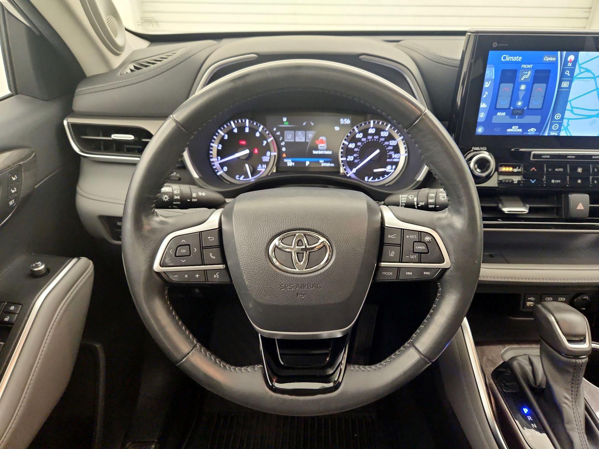 Thumbnail: 2022 Toyota Highlander - 10