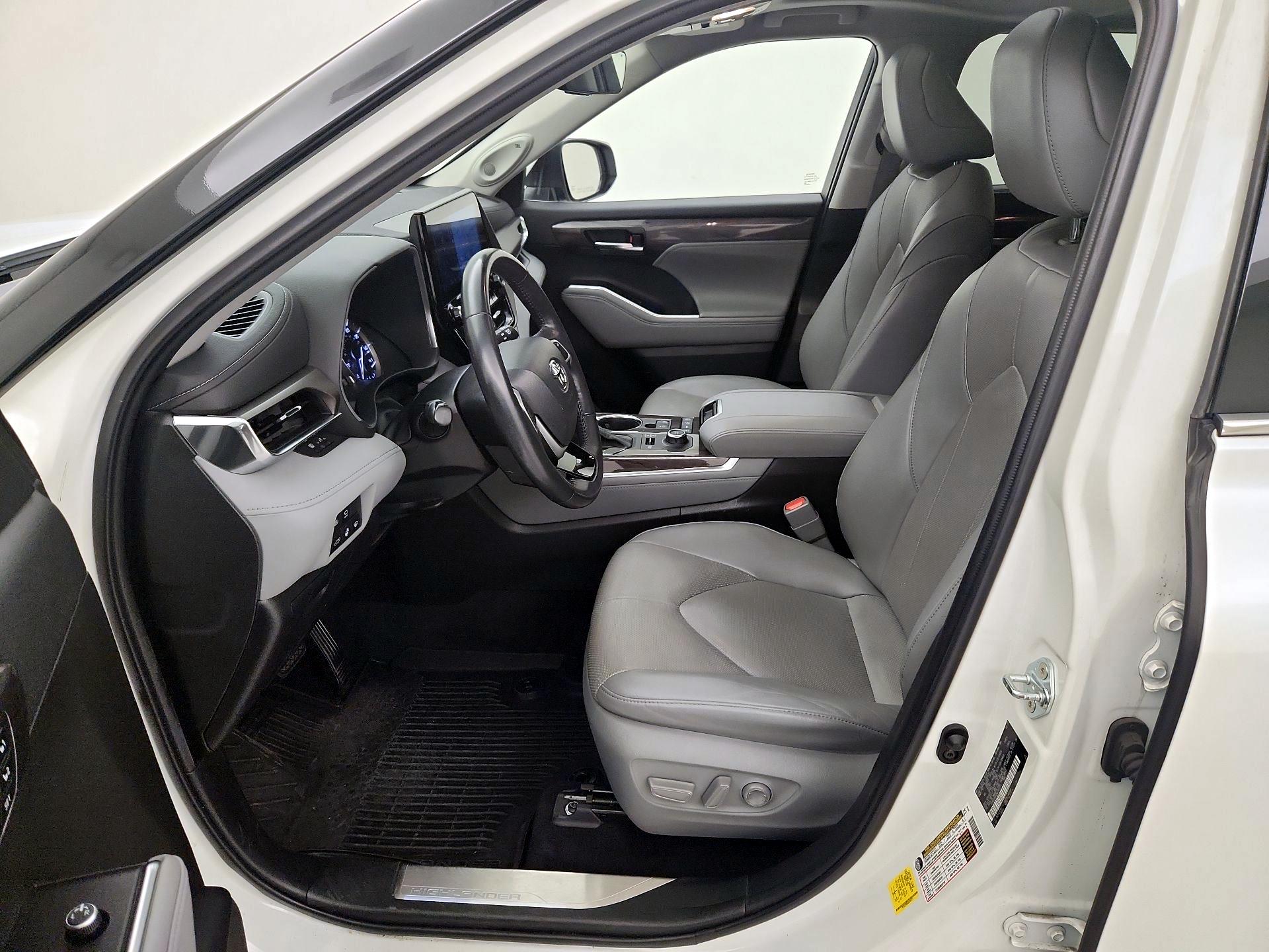 Thumbnail: 2022 Toyota Highlander - 11