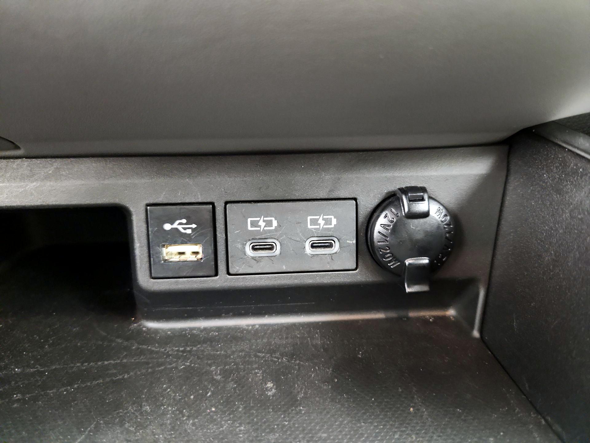 Thumbnail: 2022 Toyota Highlander - 19