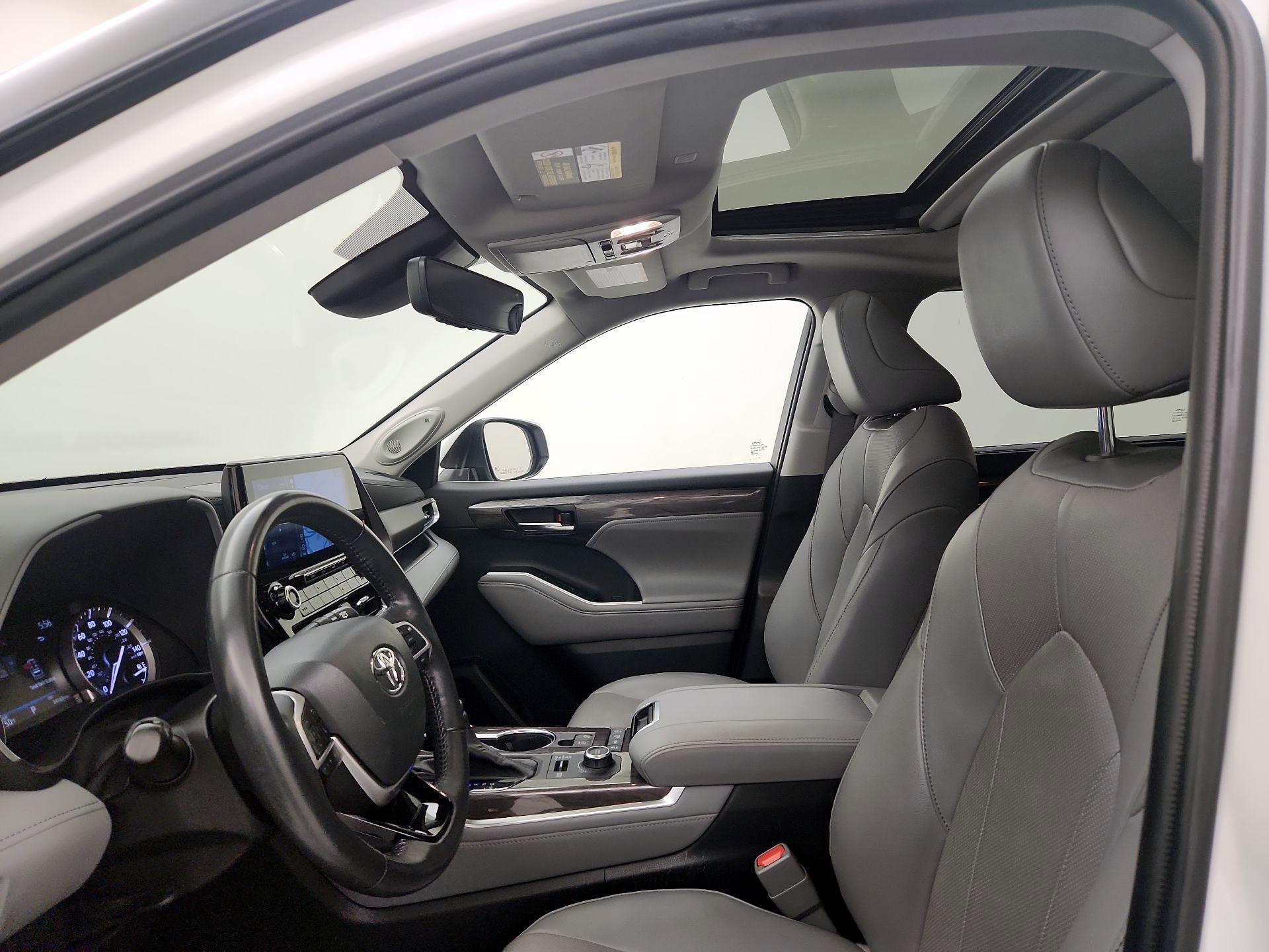 Thumbnail: 2022 Toyota Highlander - 20