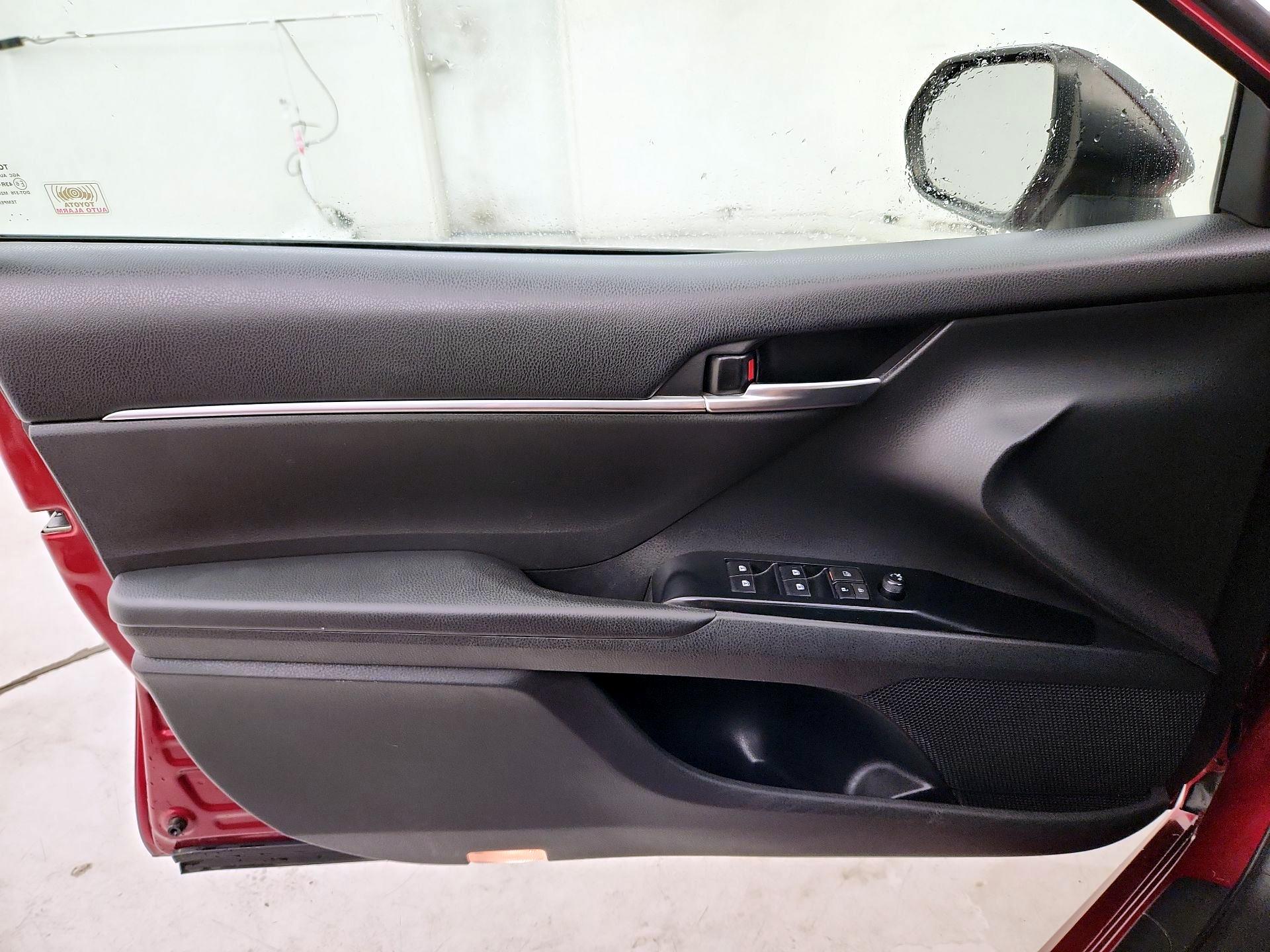 Thumbnail: 2018 Toyota Camry - 12