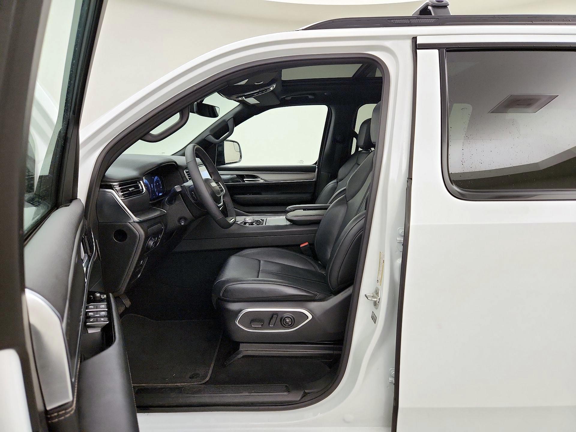 Thumbnail: 2024 Jeep Wagoneer - 11