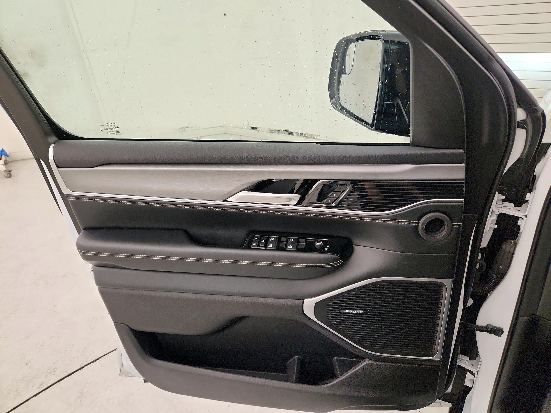 Thumbnail: 2024 Jeep Wagoneer - 12