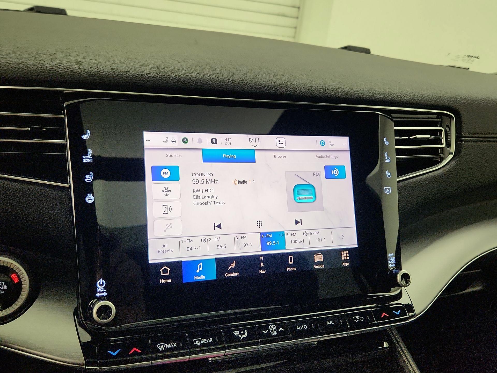 Thumbnail: 2024 Jeep Wagoneer - 16