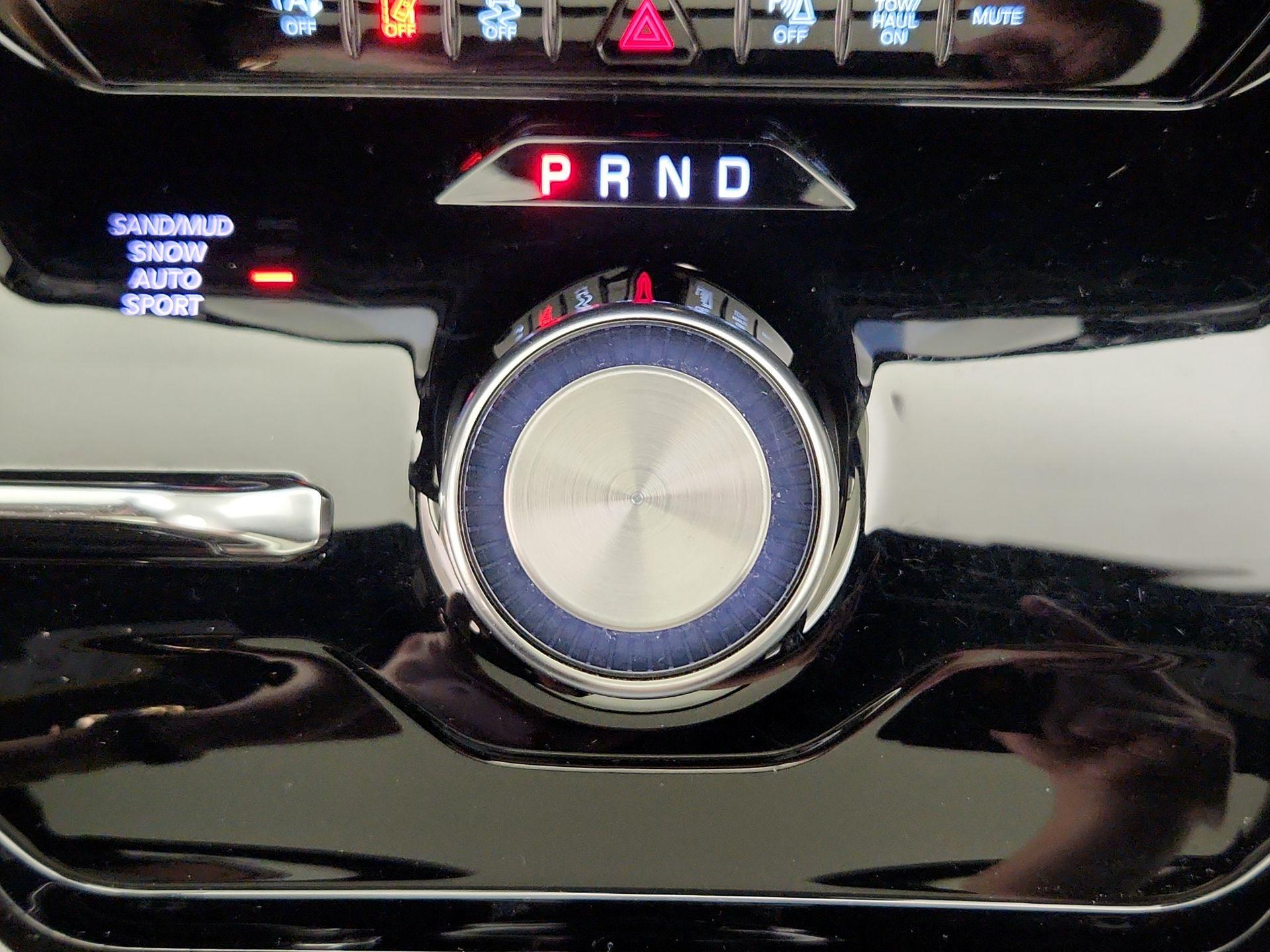 Thumbnail: 2024 Jeep Wagoneer - 18