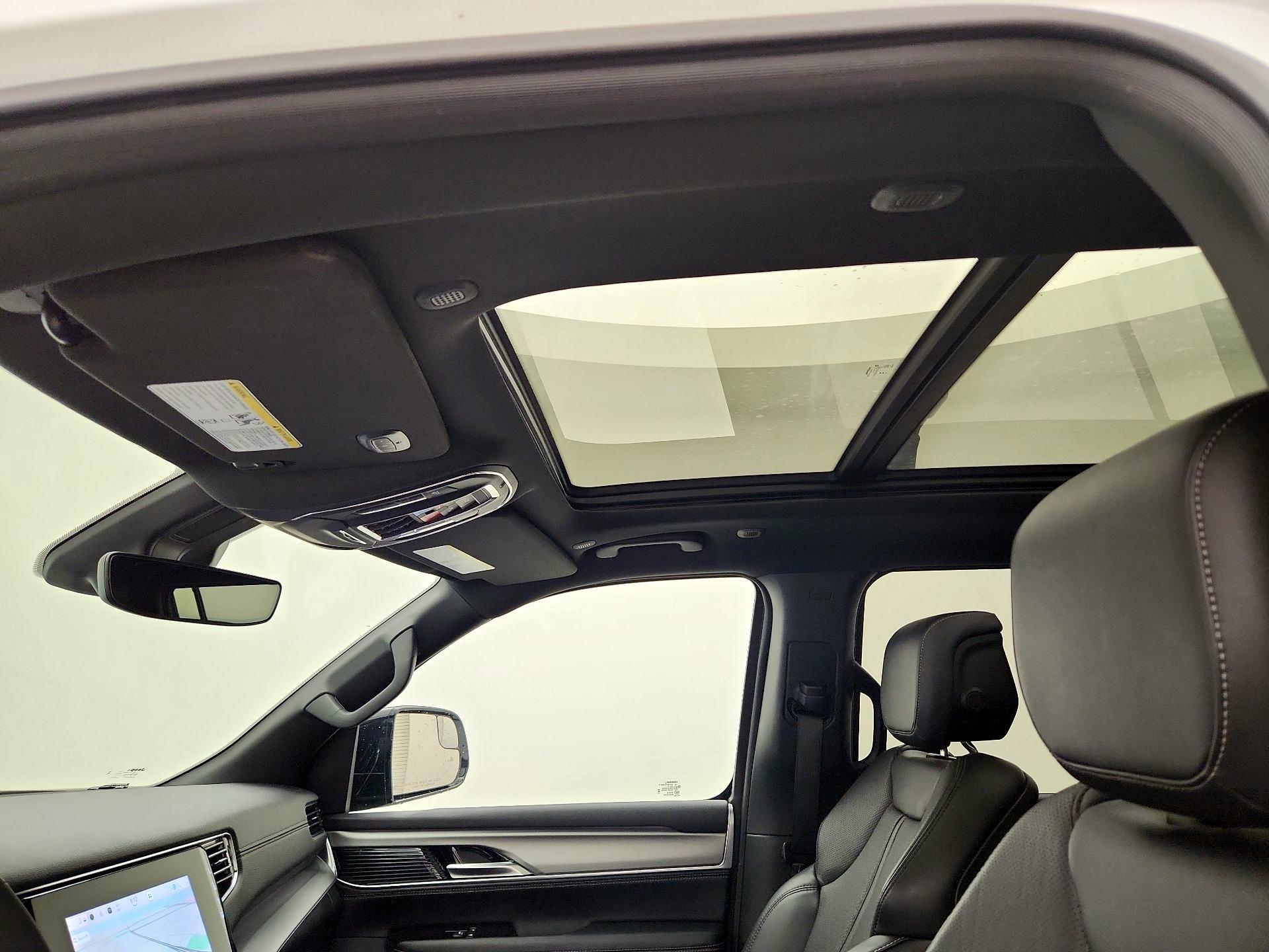 Thumbnail: 2024 Jeep Wagoneer - 20