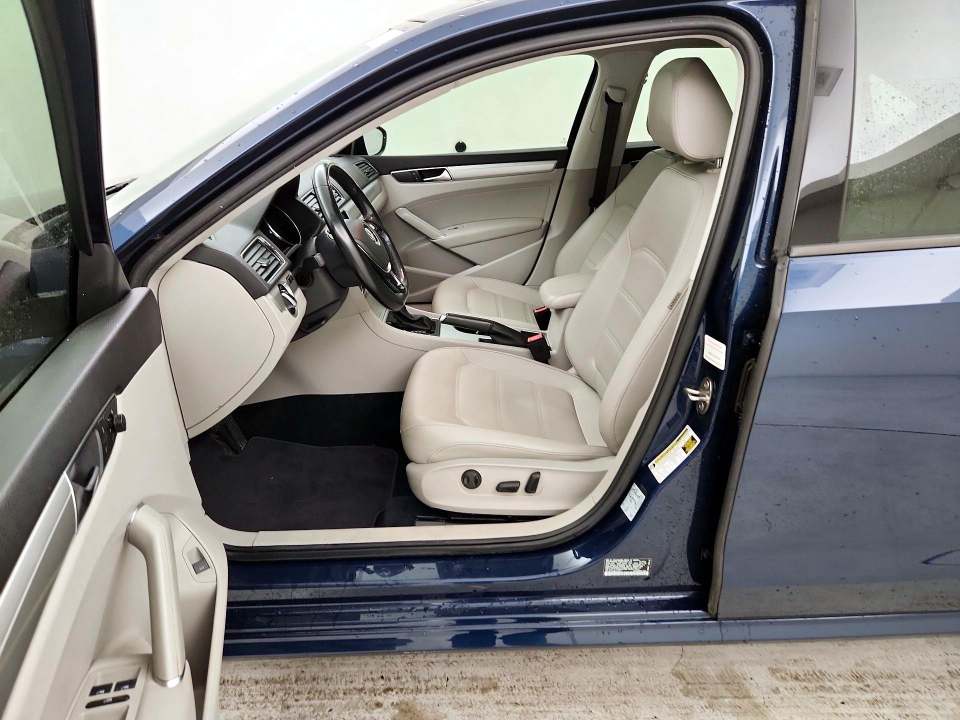 Thumbnail: 2019 Volkswagen Passat - 11