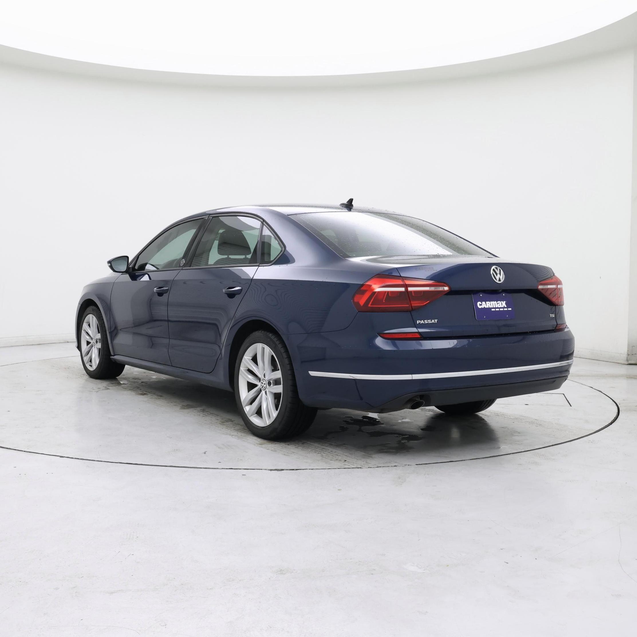 Thumbnail: 2019 Volkswagen Passat - 2