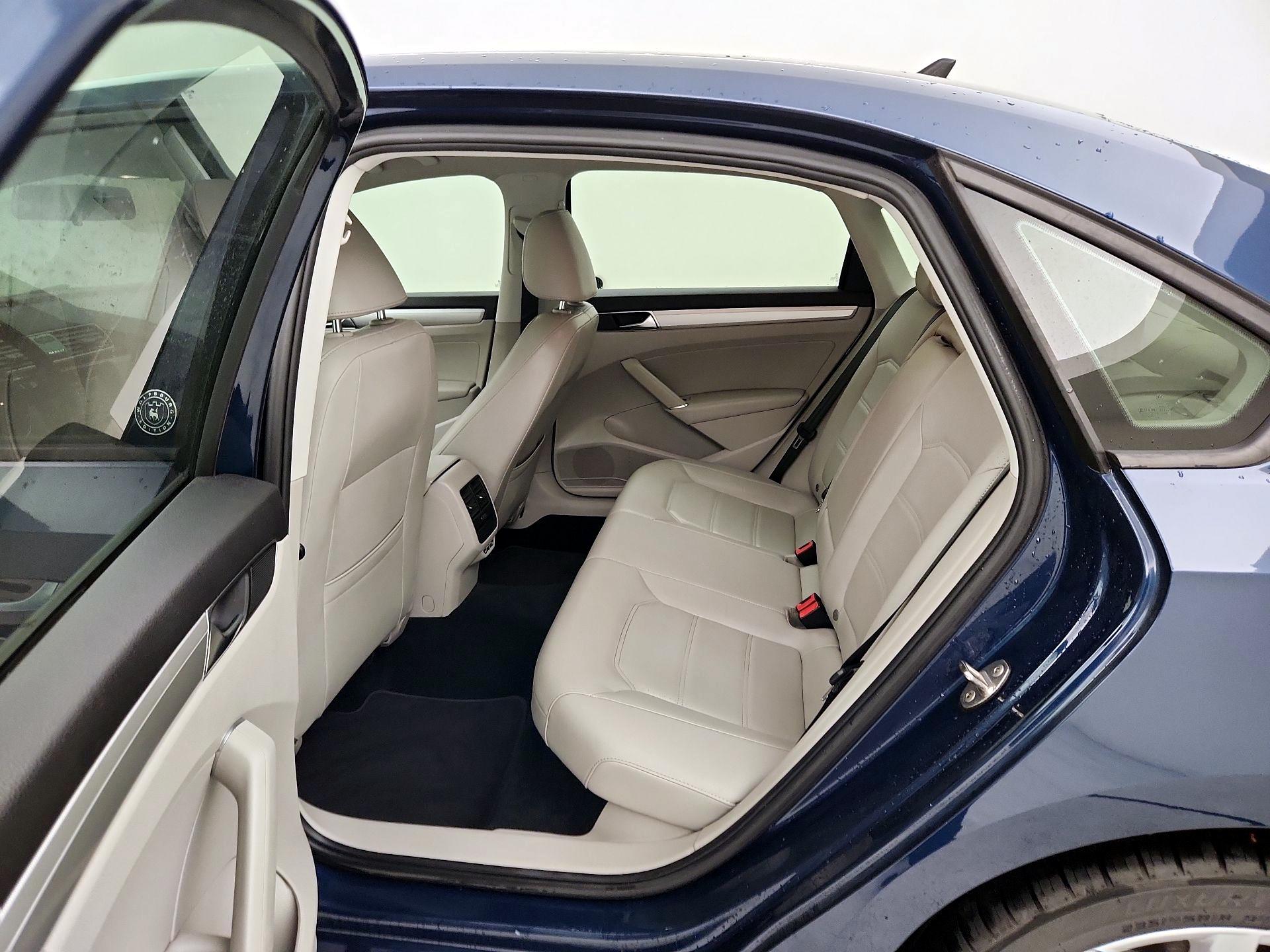 Thumbnail: 2019 Volkswagen Passat - 20