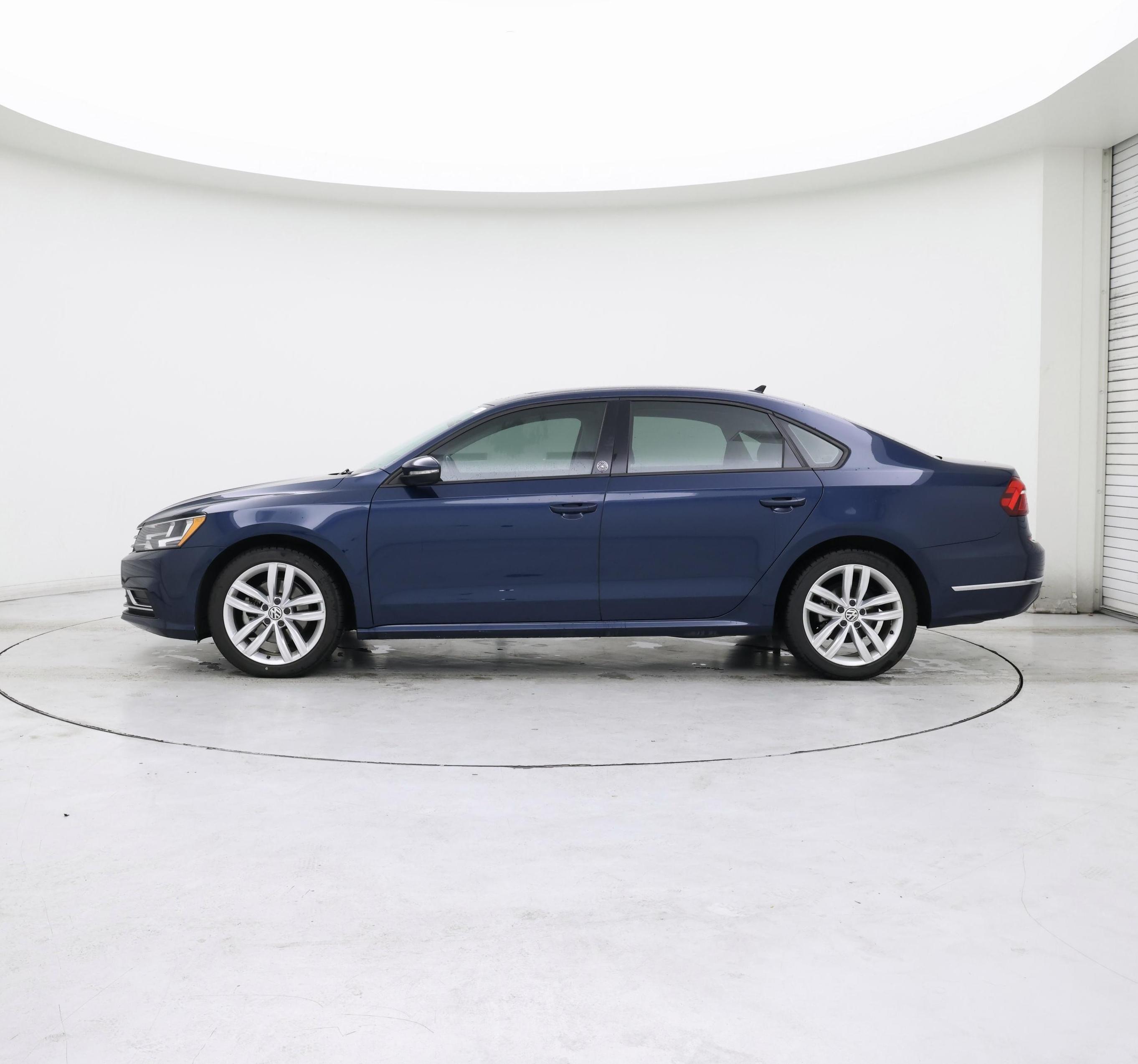 Thumbnail: 2019 Volkswagen Passat - 3