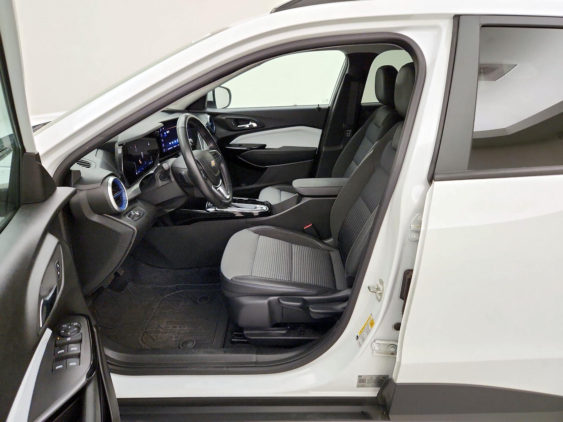 Thumbnail: 2024 Chevrolet Trax - 11