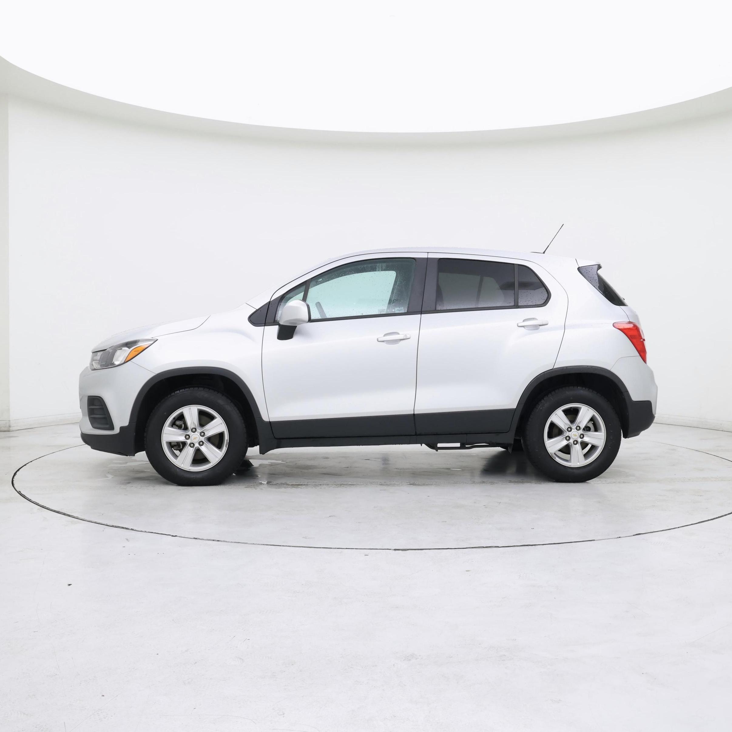 Thumbnail: 2020 Chevrolet Trax - 3