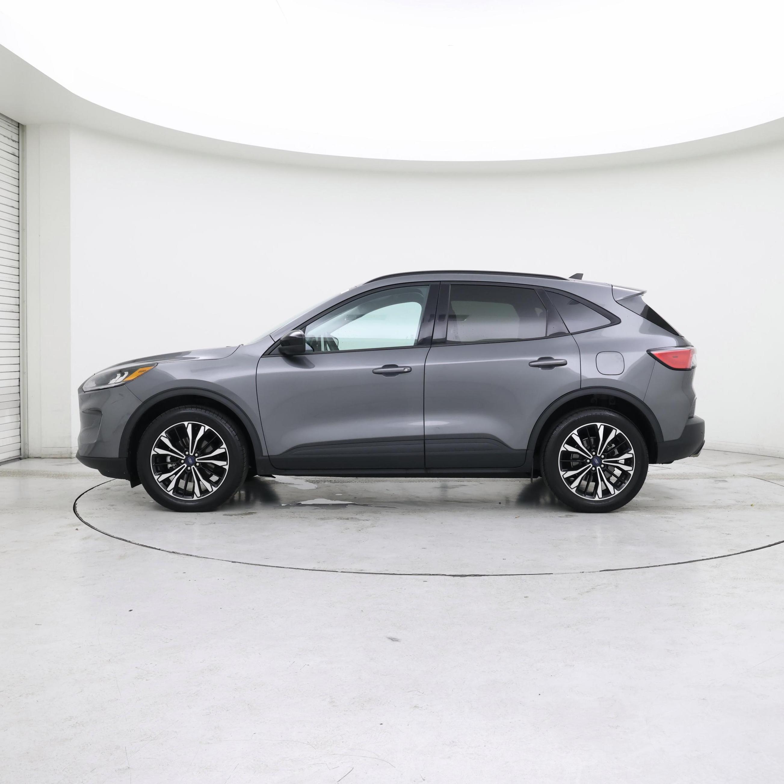 Thumbnail: 2021 Ford Escape - 3