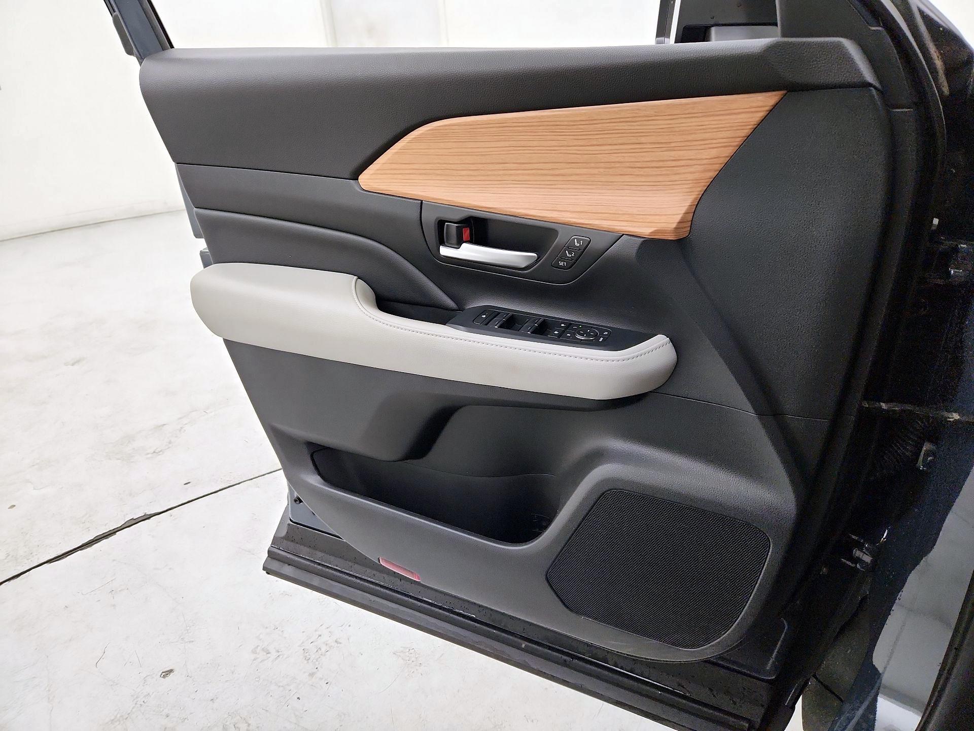 Thumbnail: 2024 Toyota Grand Highlander - 12