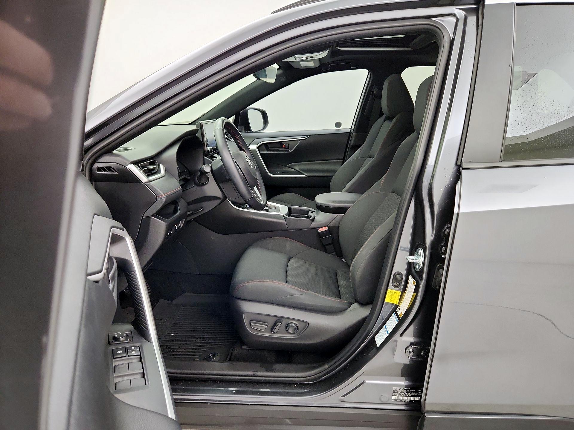 Thumbnail: 2021 Toyota RAV4 - 11