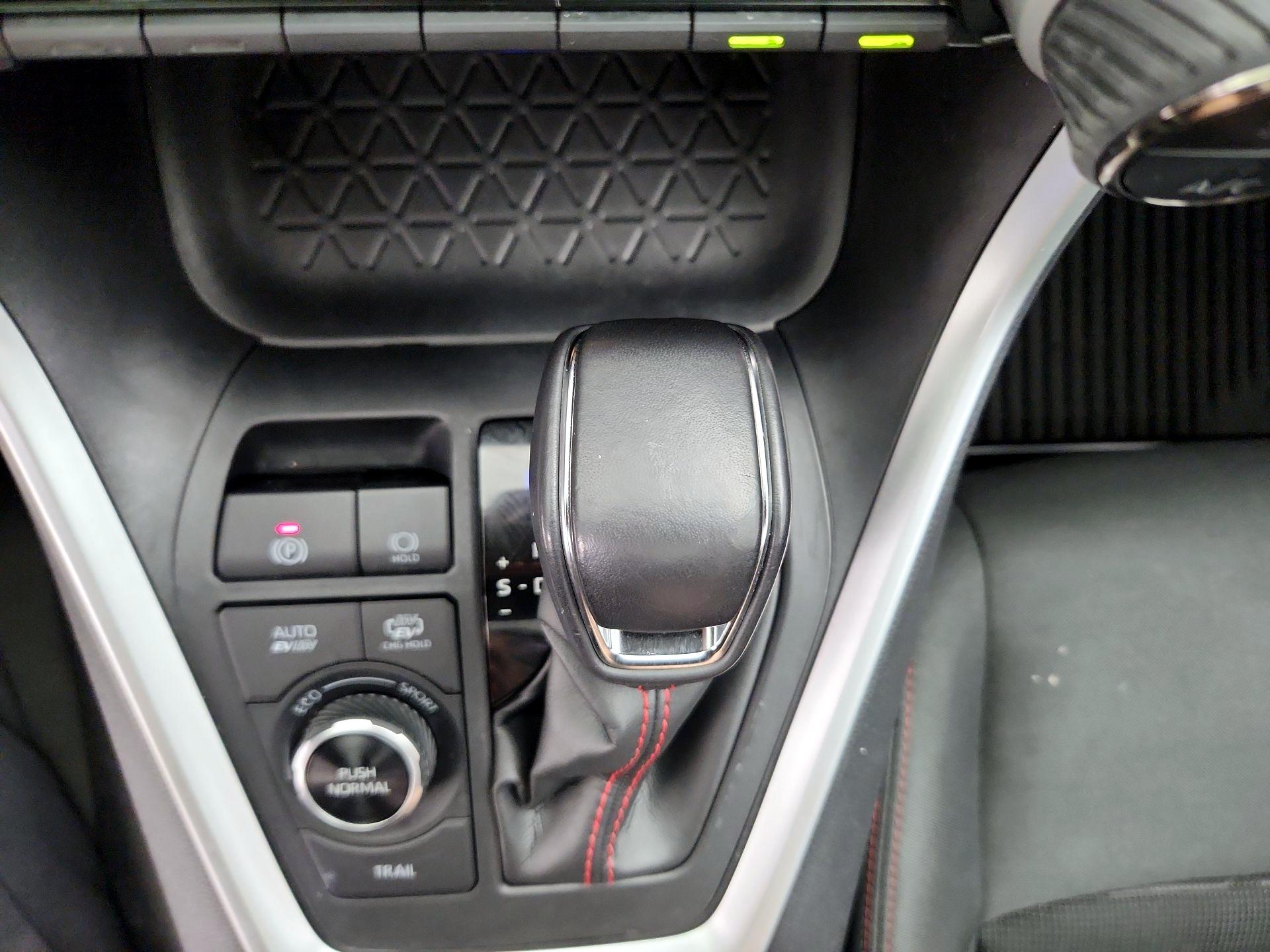 Thumbnail: 2021 Toyota RAV4 - 17