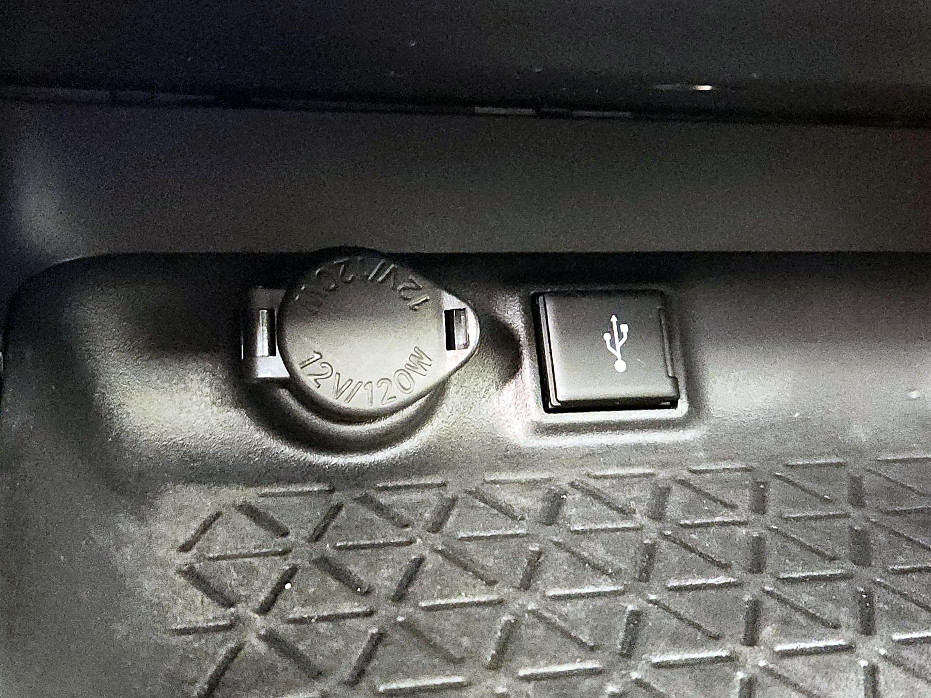 Thumbnail: 2021 Toyota RAV4 - 18