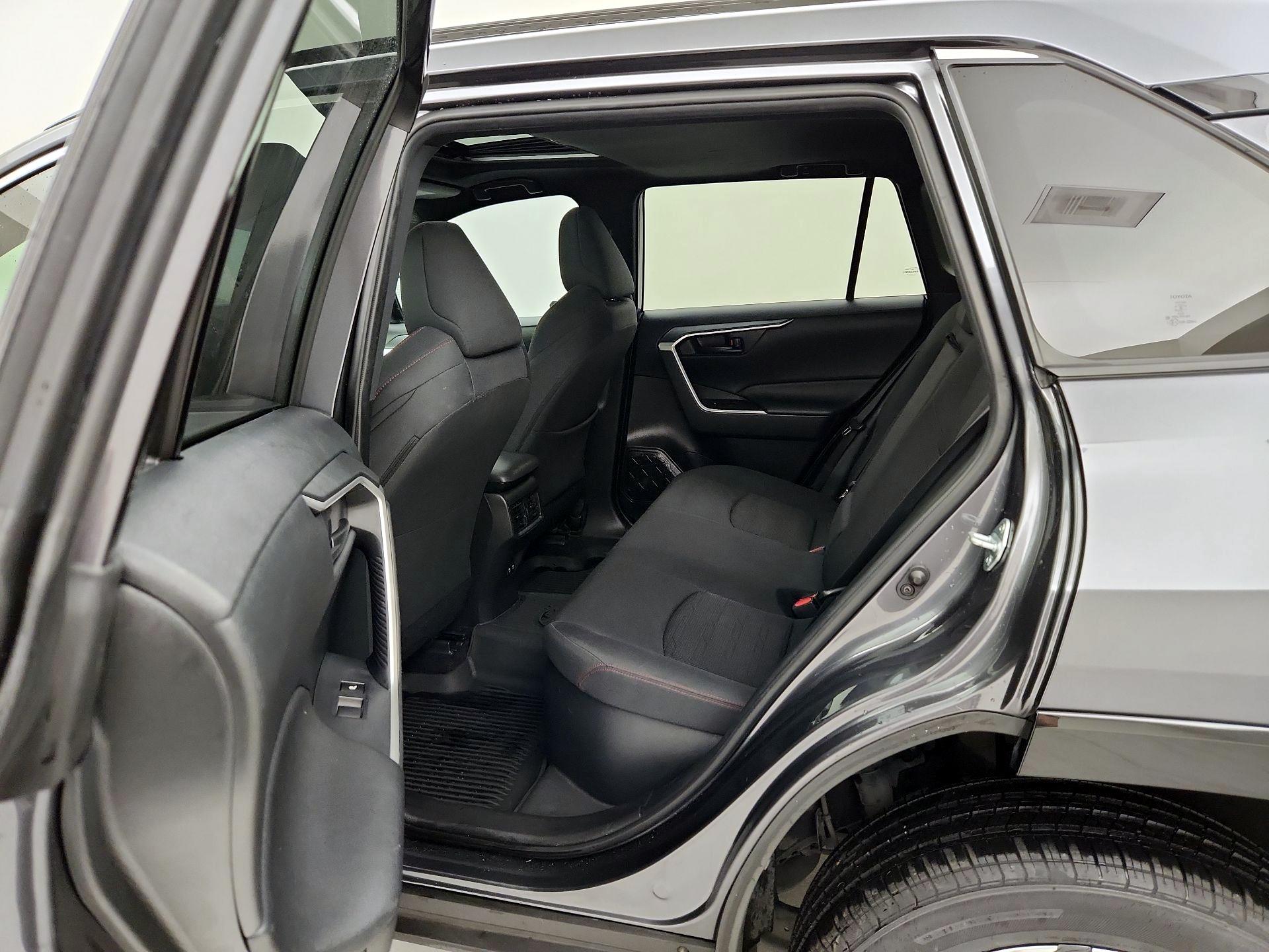 Thumbnail: 2021 Toyota RAV4 - 20