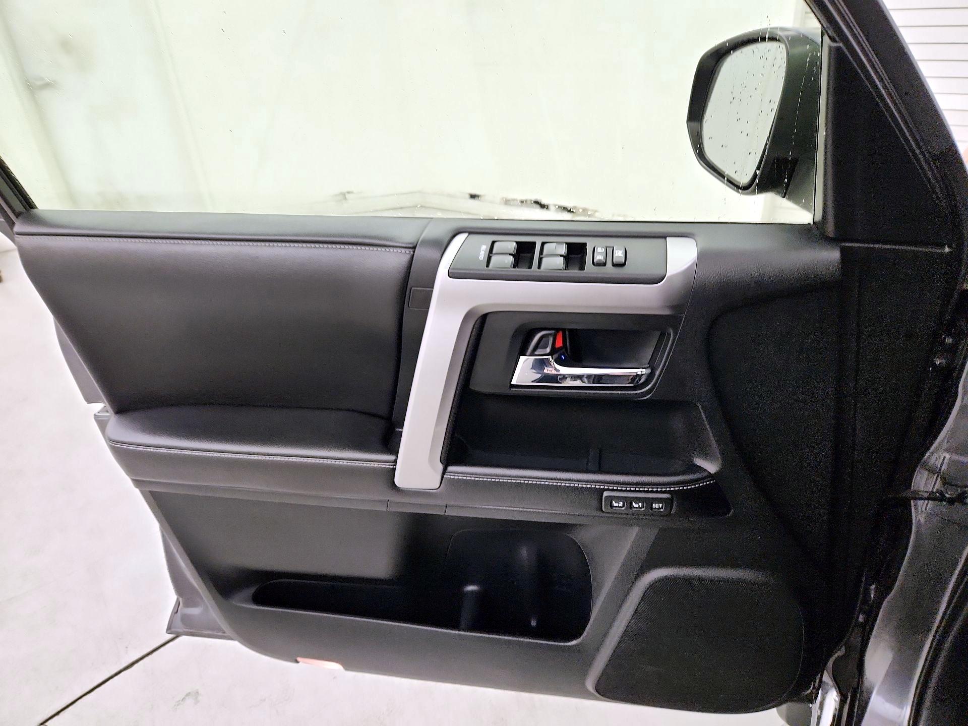 Thumbnail: 2017 Toyota 4Runner - 12