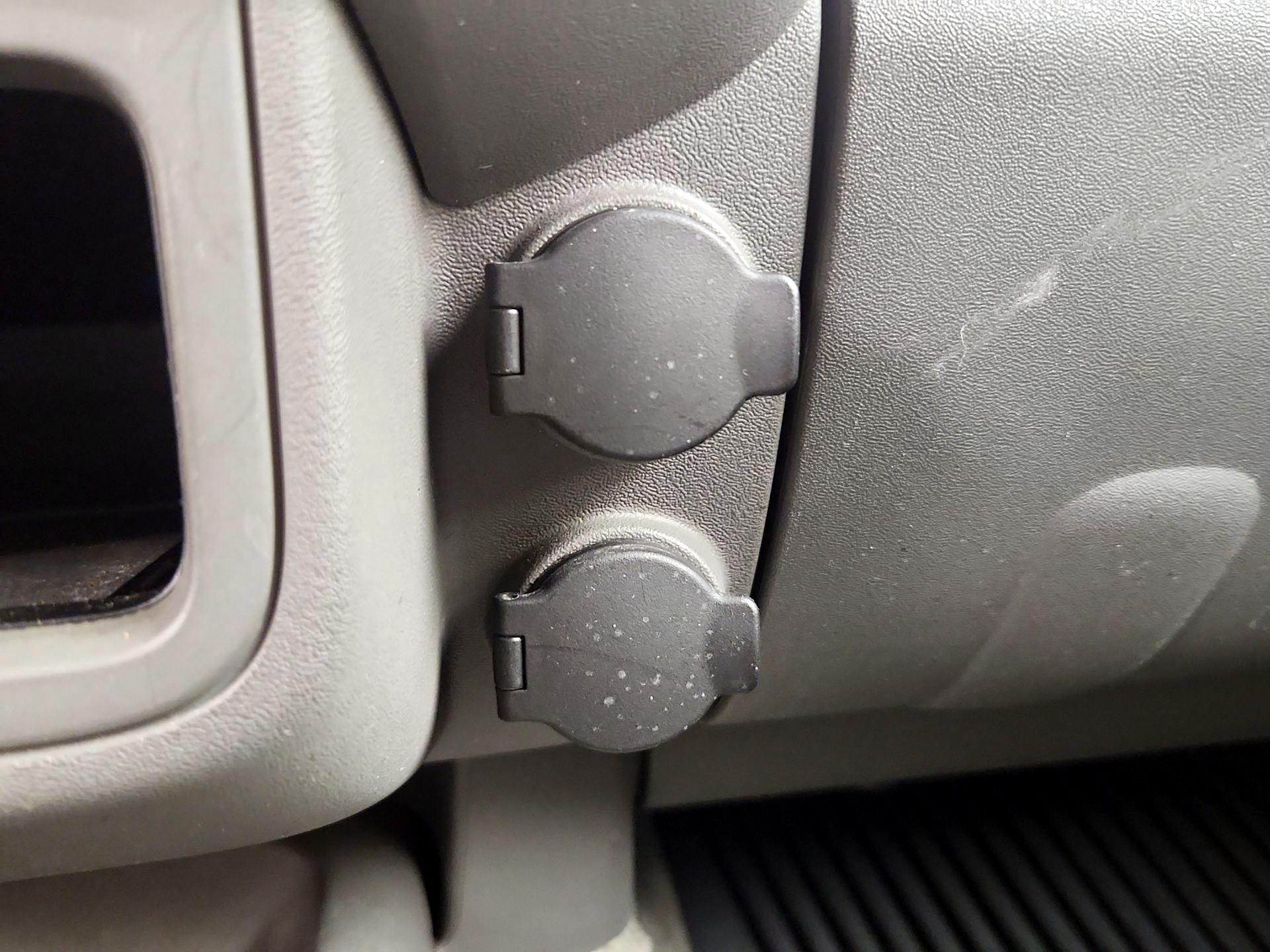 Thumbnail: 2015 Nissan Frontier - 17