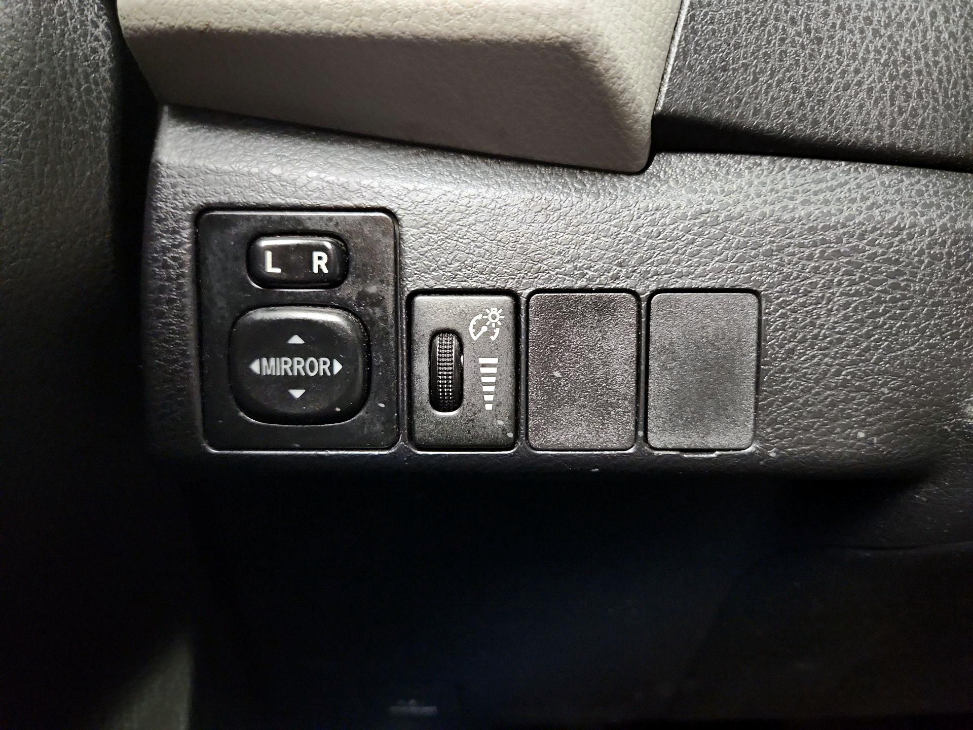 Thumbnail: 2015 Toyota Corolla - 13