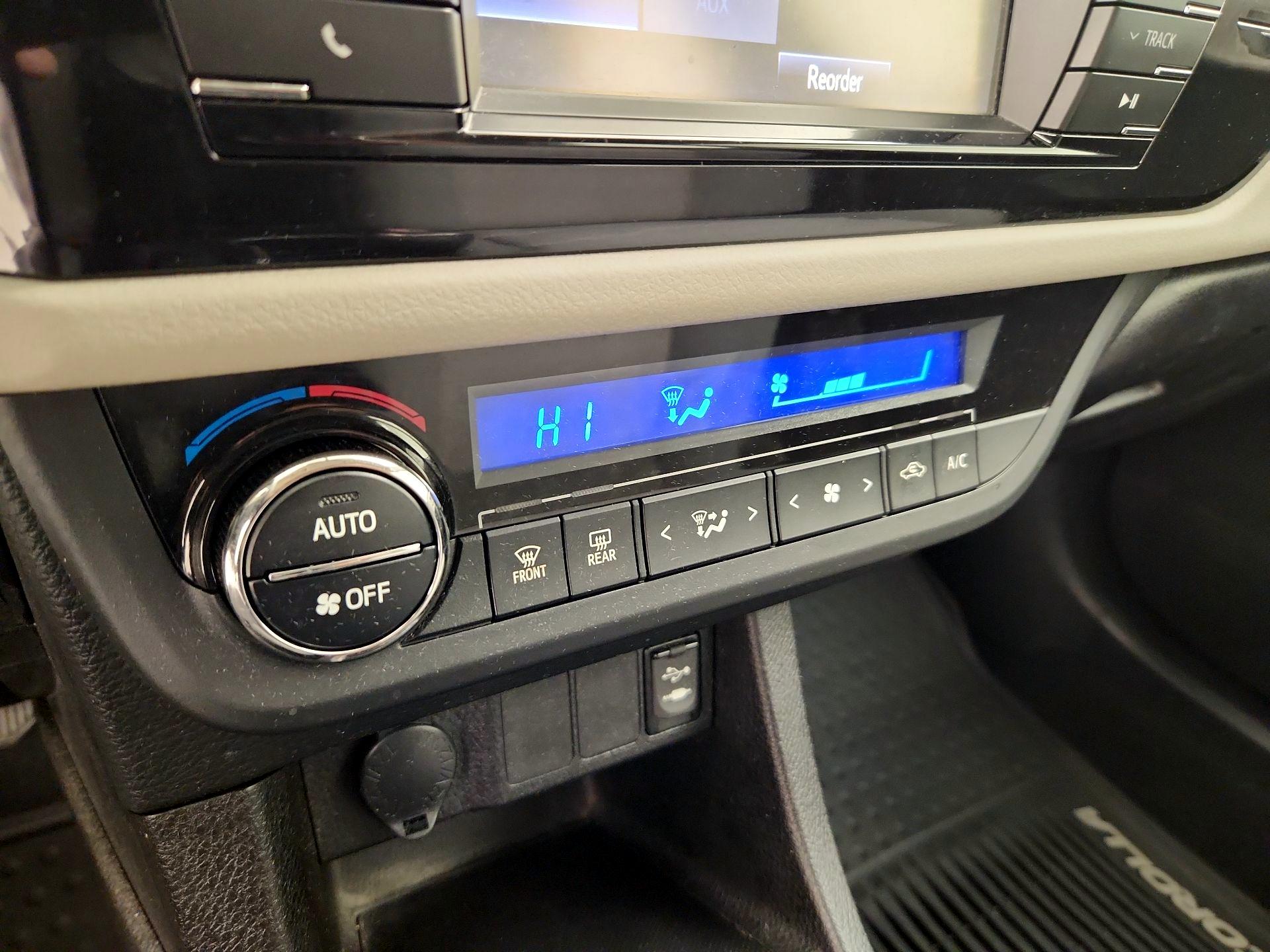 Thumbnail: 2015 Toyota Corolla - 16