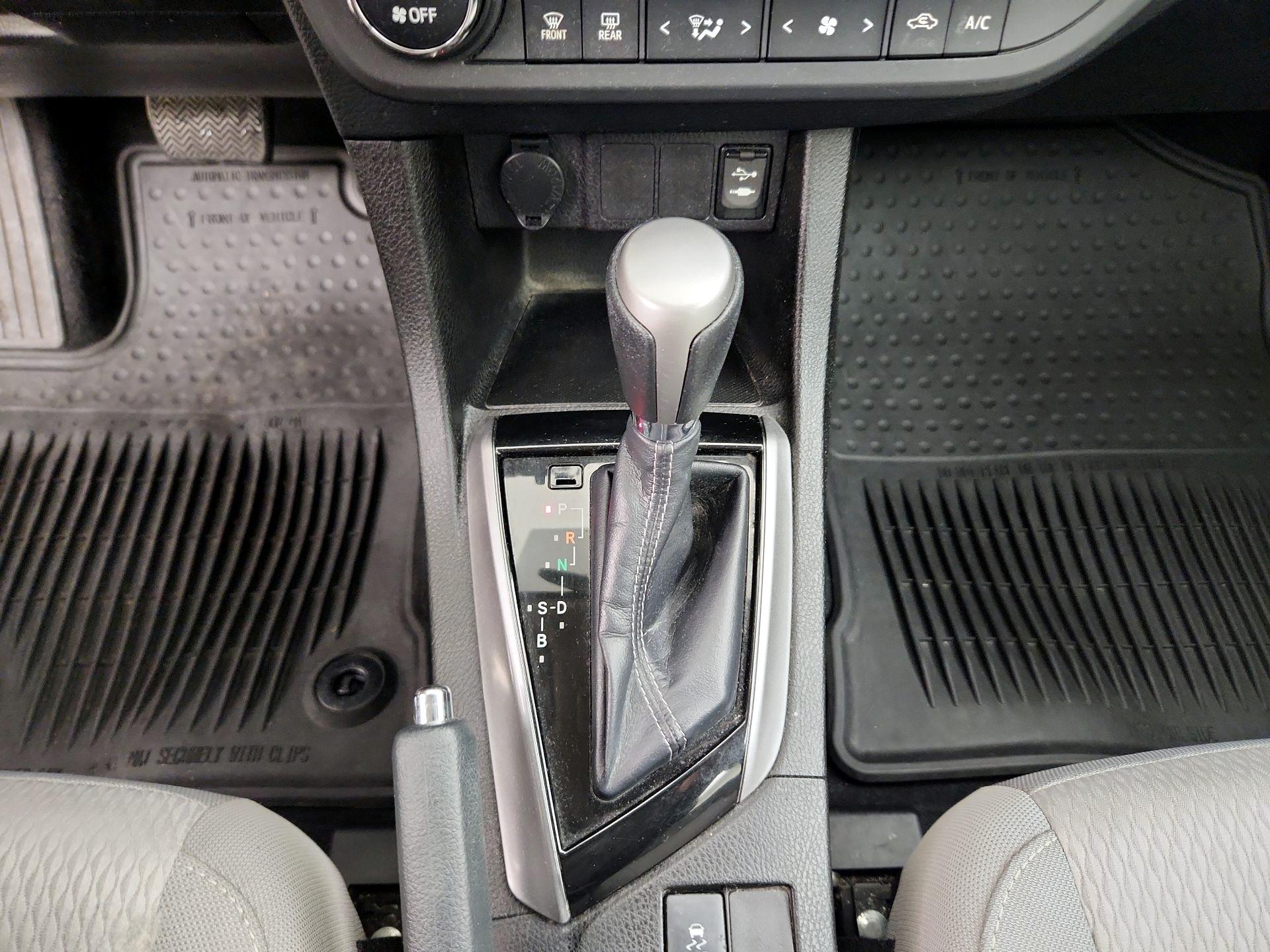 Thumbnail: 2015 Toyota Corolla - 17