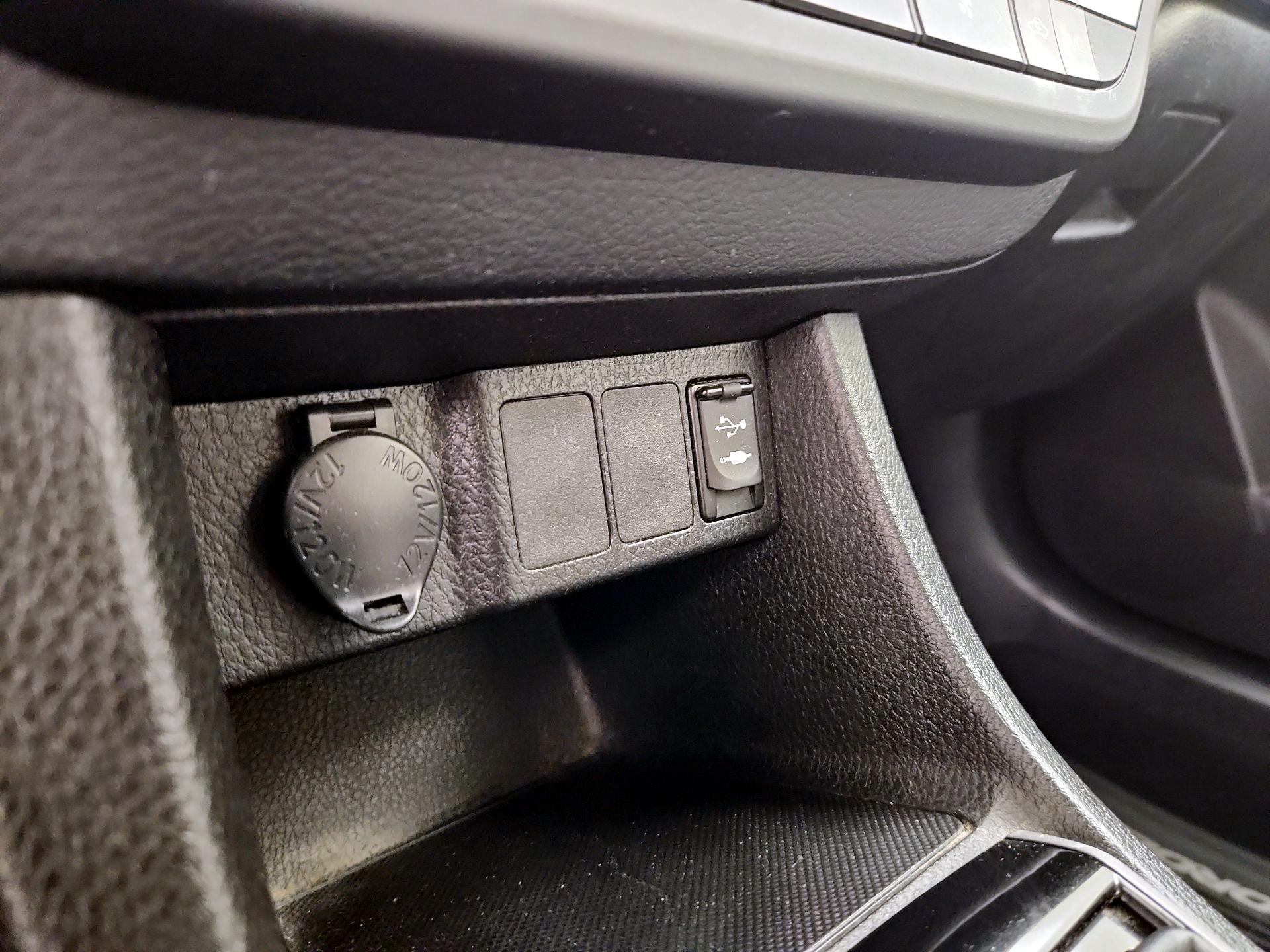 Thumbnail: 2015 Toyota Corolla - 18