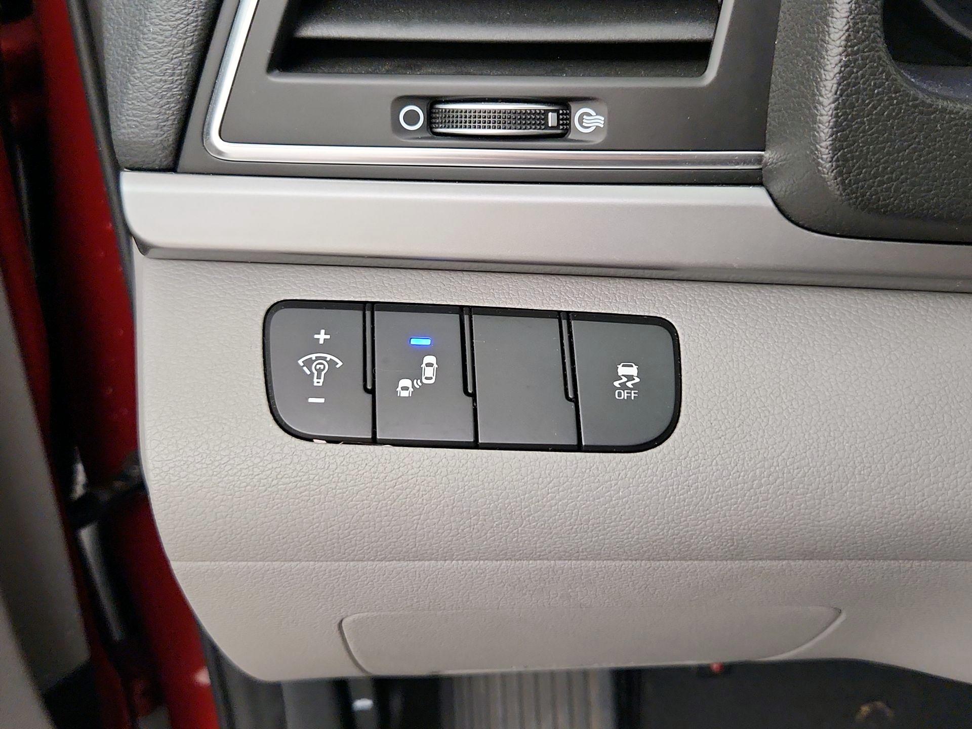 Thumbnail: 2018 Hyundai Elantra - 13