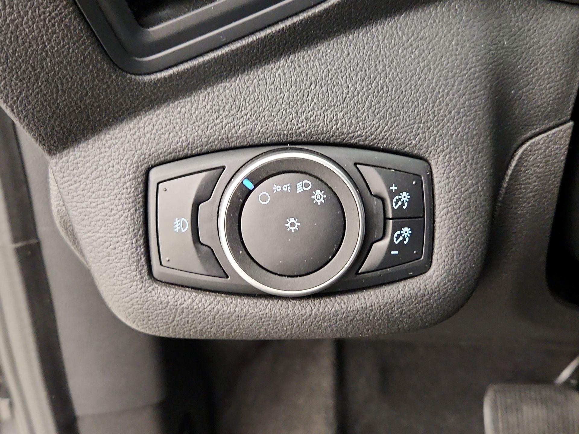 Thumbnail: 2016 Ford C-Max - 13