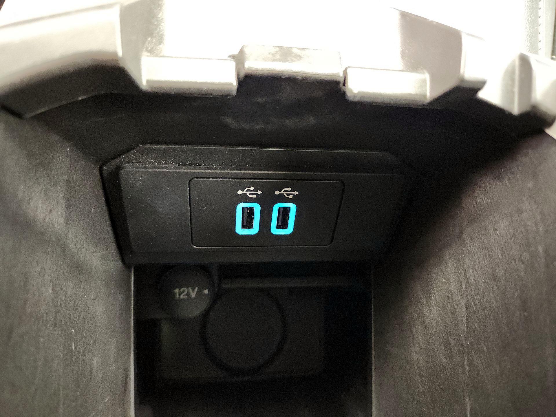 Thumbnail: 2016 Ford C-Max - 18