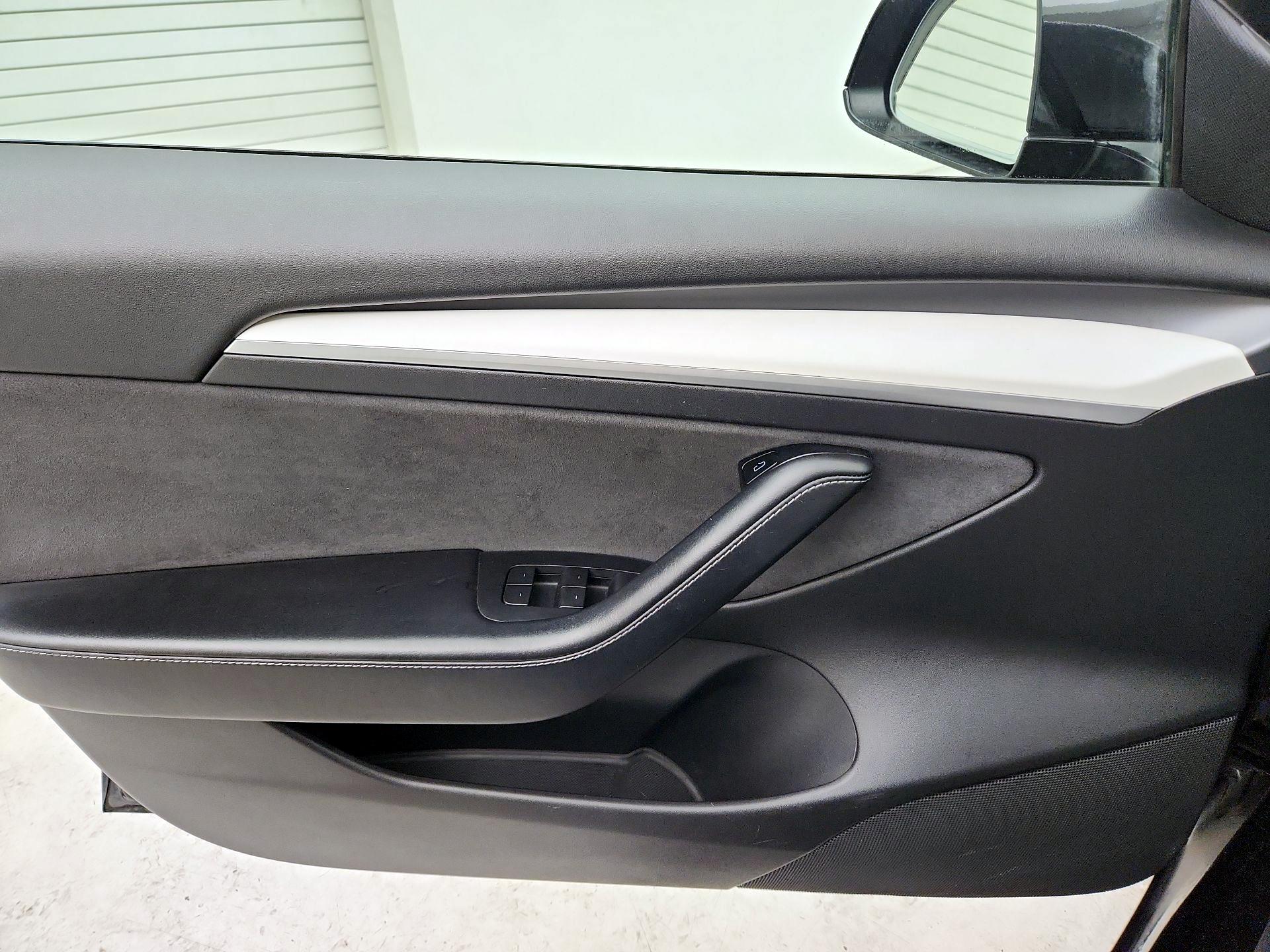 Thumbnail: 2021 Tesla Model 3 - 12