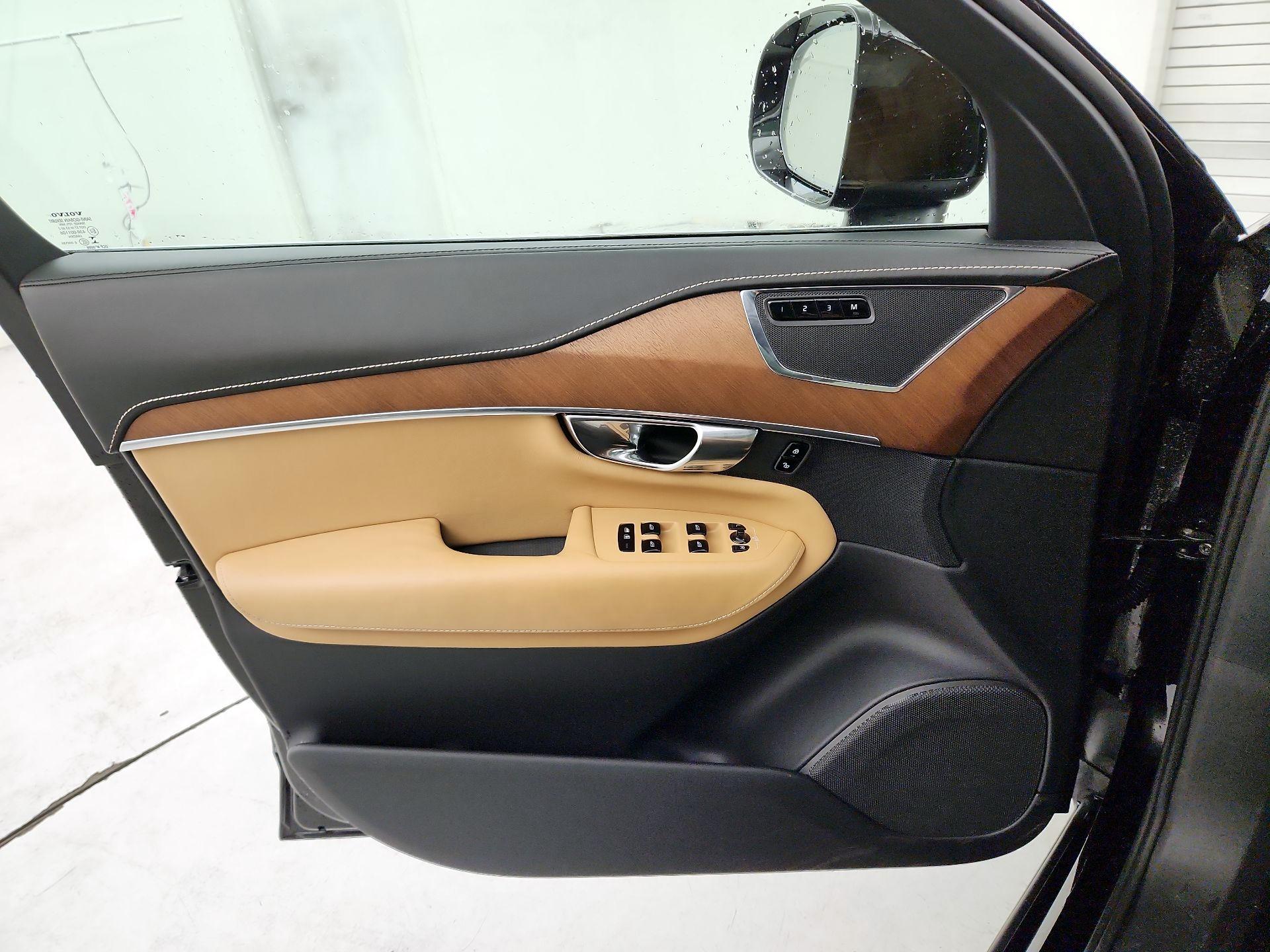 Thumbnail: 2017 Volvo XC90 - 12