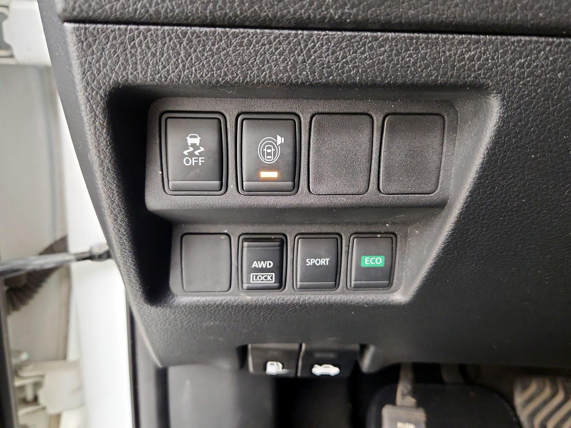 Thumbnail: 2017 Nissan Rogue - 13