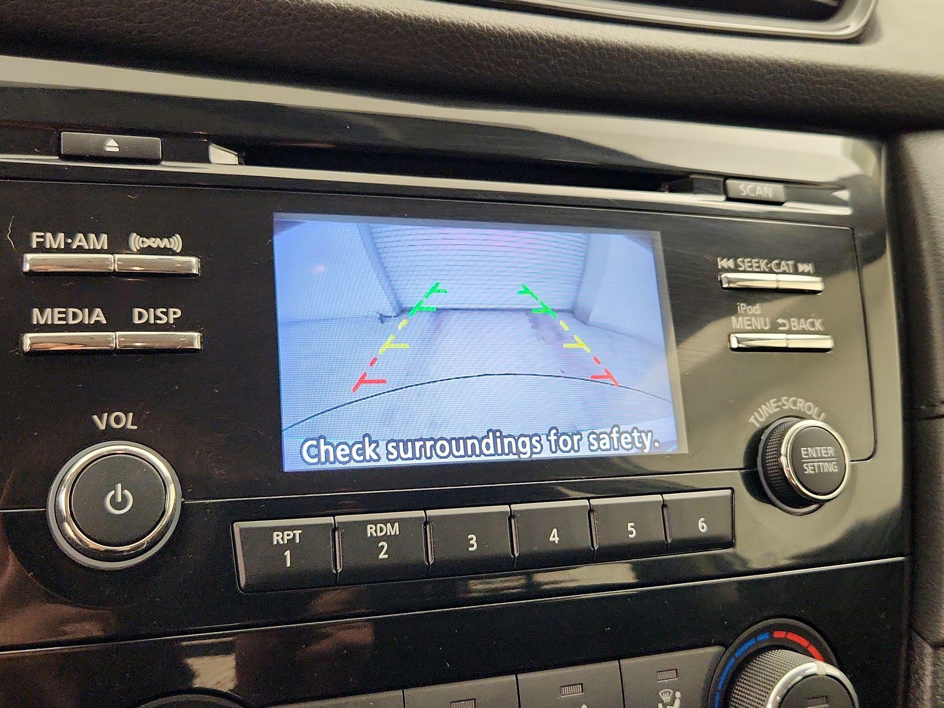 Thumbnail: 2017 Nissan Rogue - 14