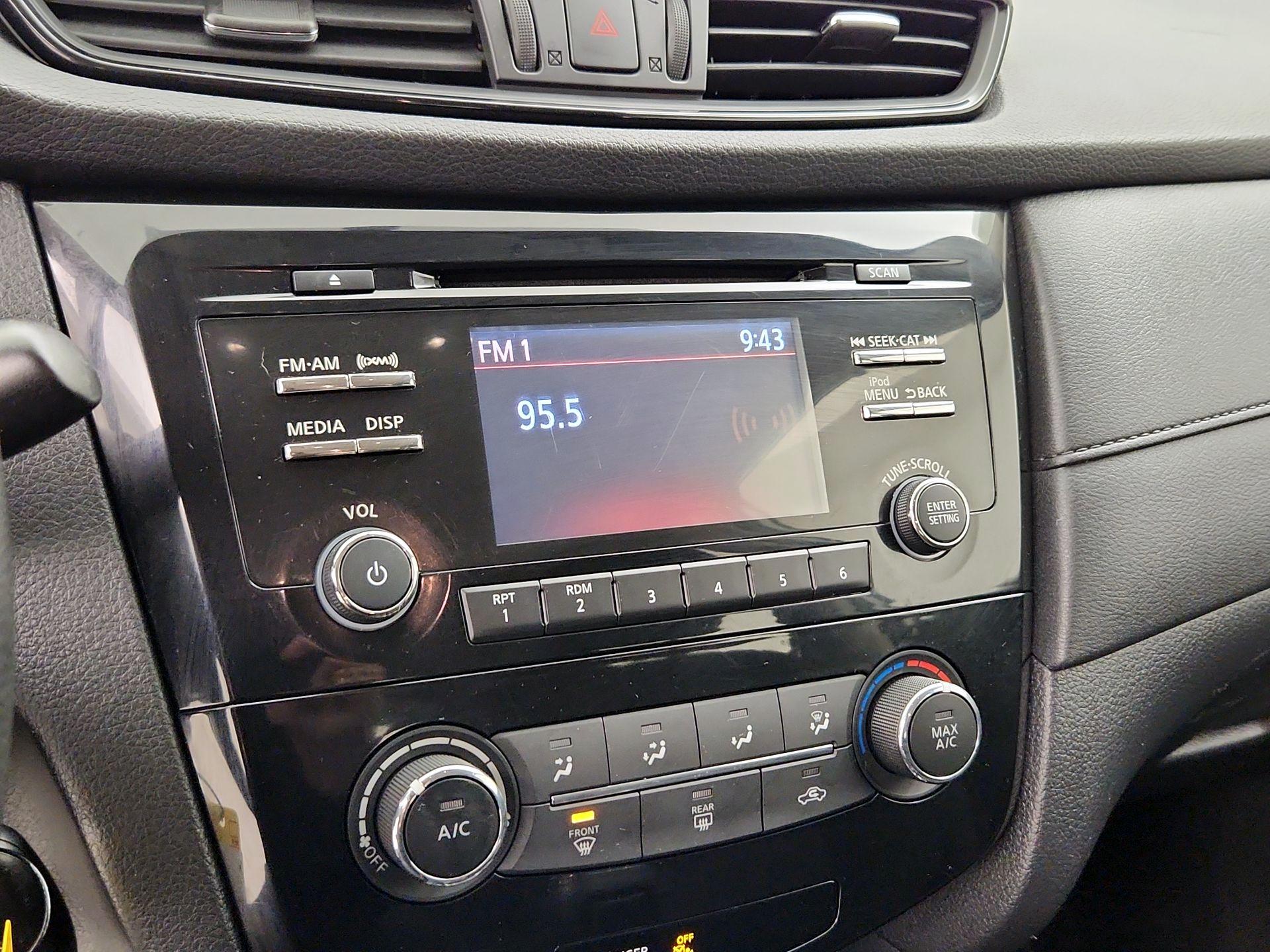 Thumbnail: 2017 Nissan Rogue - 15