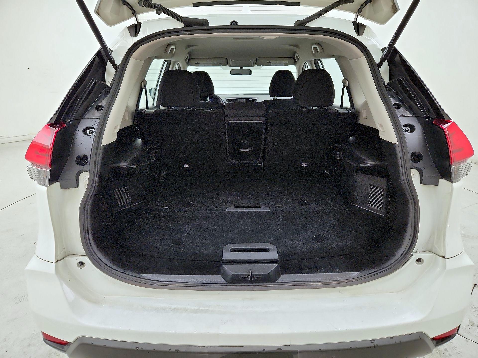 Thumbnail: 2017 Nissan Rogue - 20