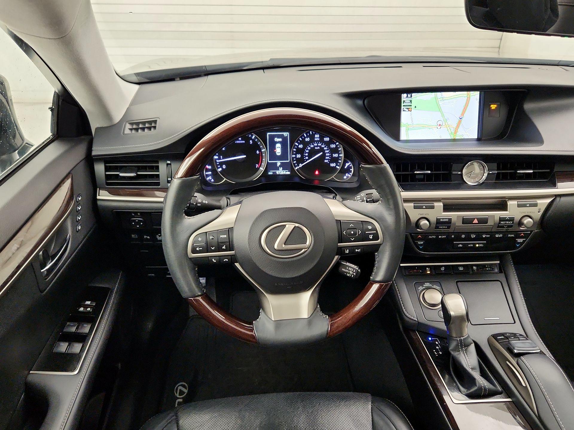 Thumbnail: 2018 Lexus ES - 10