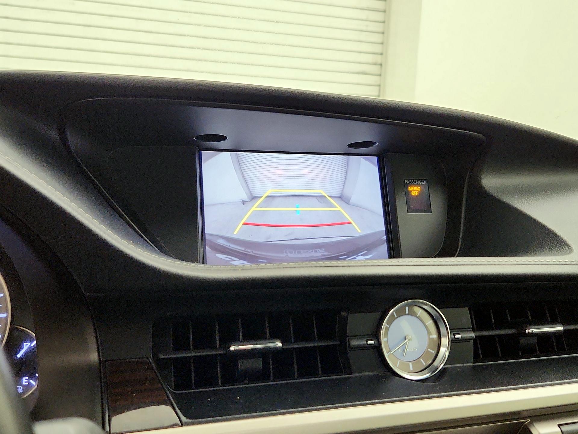 Thumbnail: 2018 Lexus ES - 15