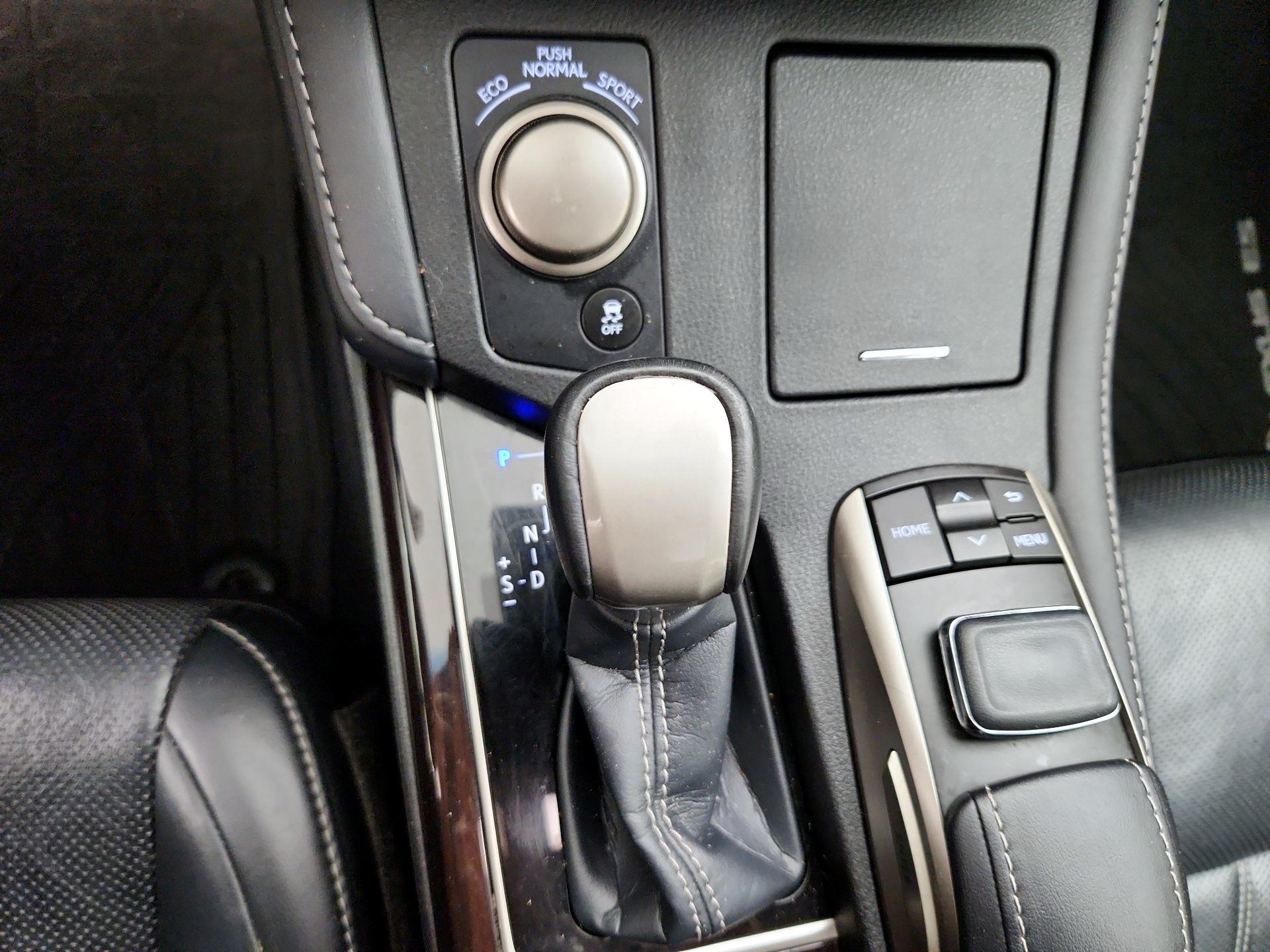 Thumbnail: 2018 Lexus ES - 18