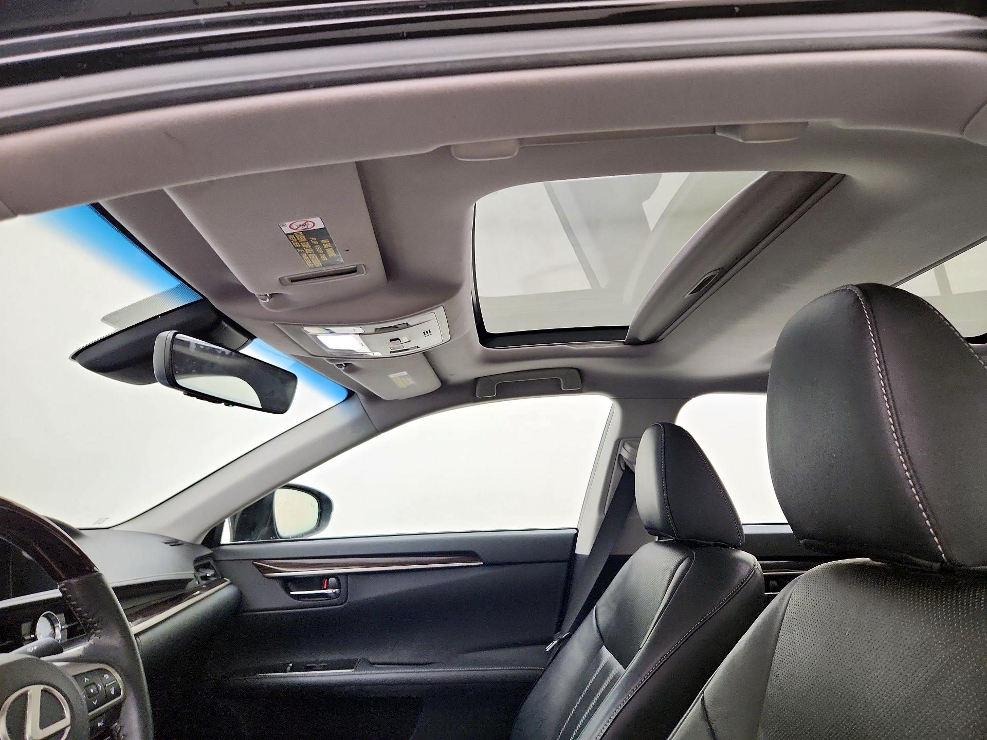 Thumbnail: 2018 Lexus ES - 20