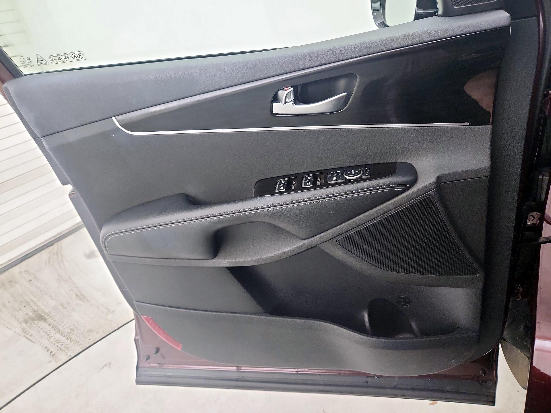 Thumbnail: 2020 Kia Sorento - 12