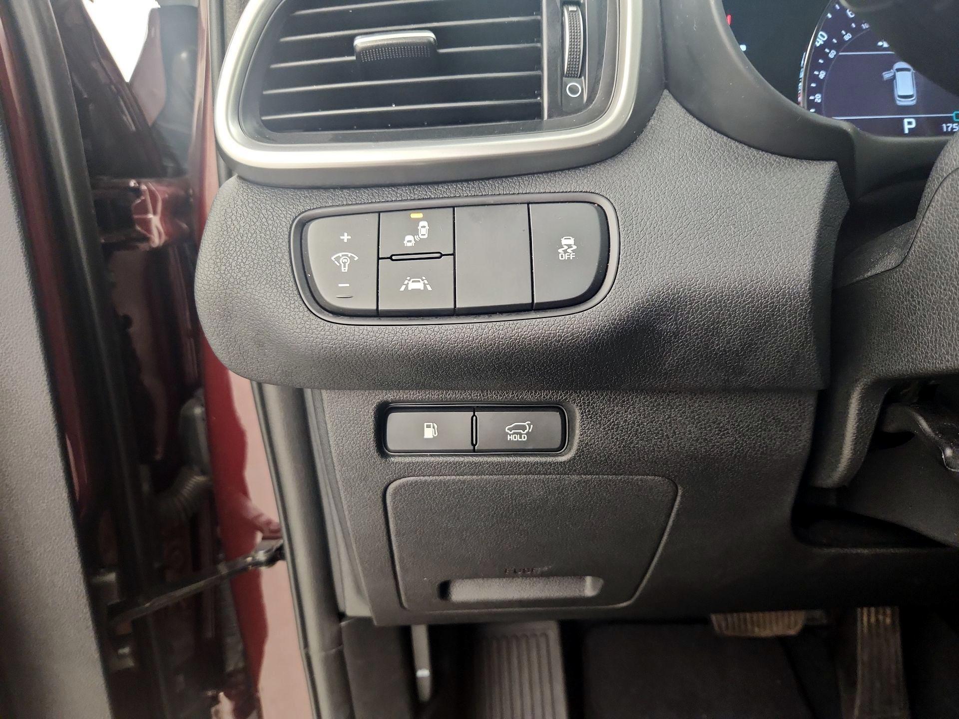 Thumbnail: 2020 Kia Sorento - 13