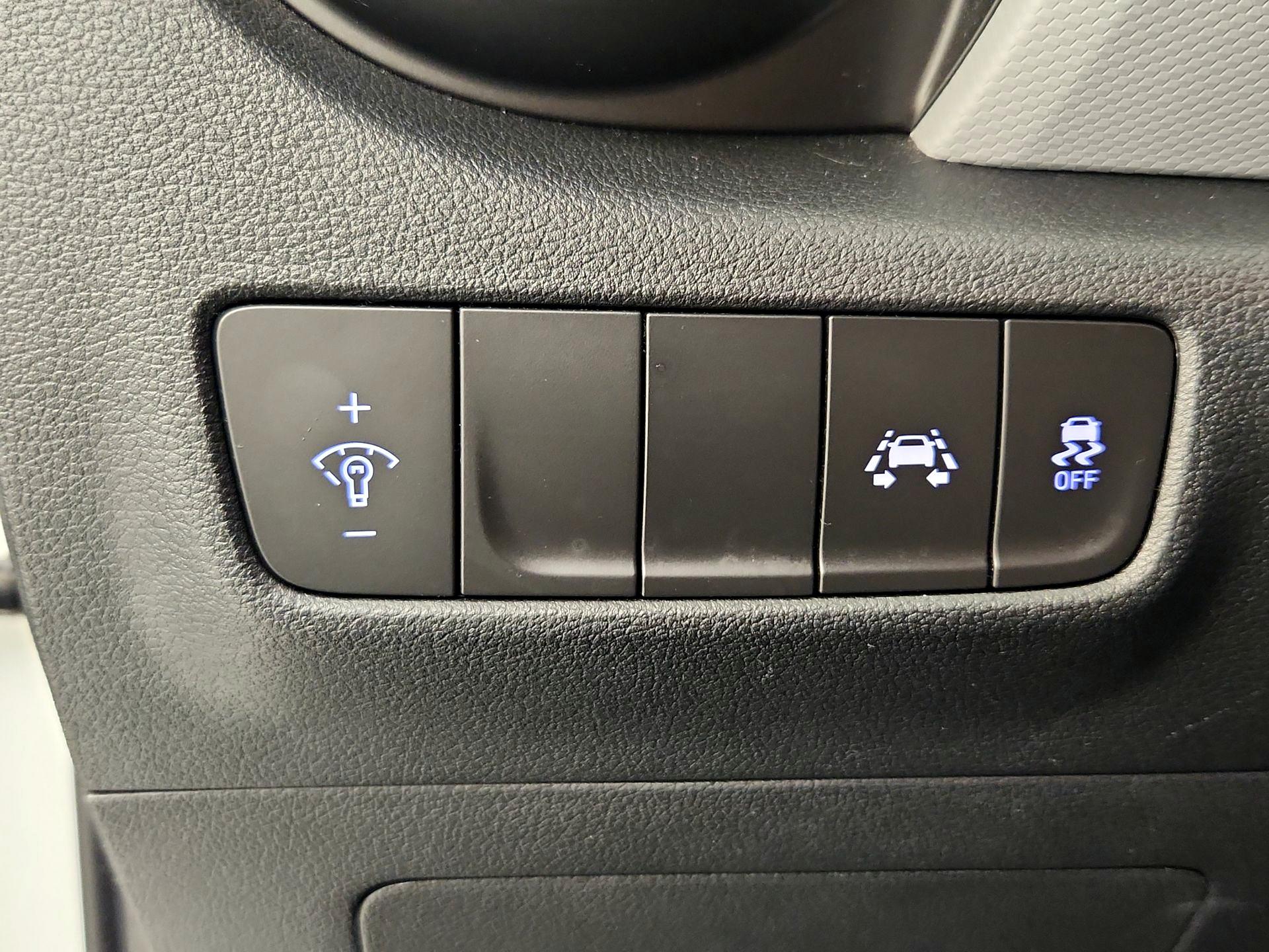 Thumbnail: 2021 Hyundai Kona - 13